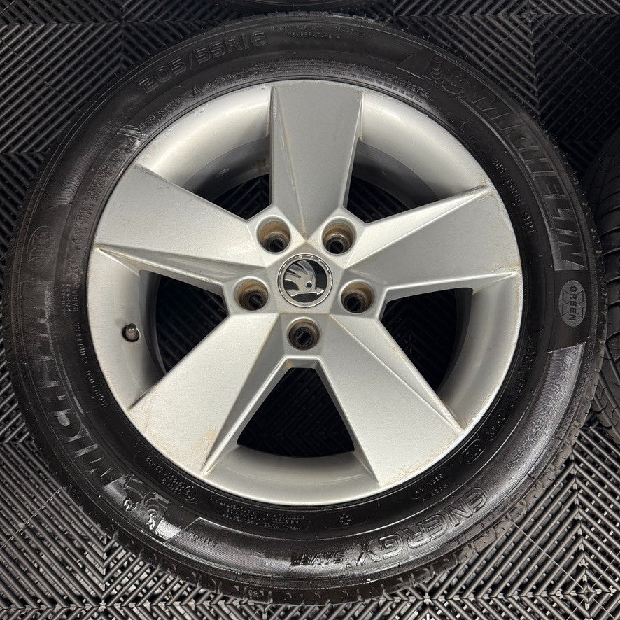 16'' GENUINE SKODA OCTAVIA MK3 5 SPOKE WHEELS TYRES ALLOYS 5E0601025H
