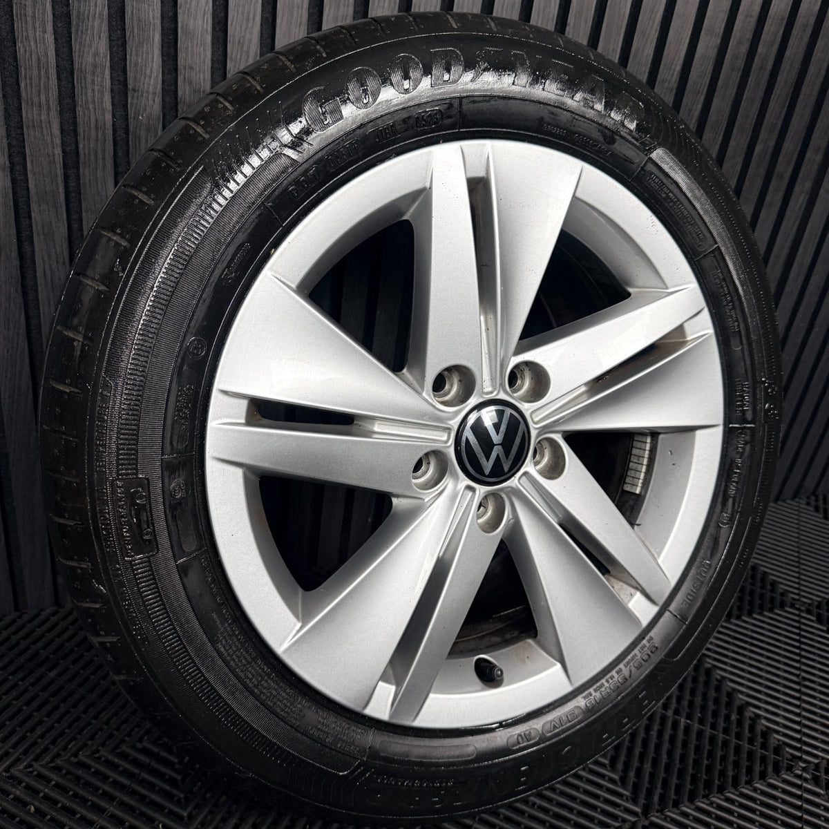 1X 16'' VW Golf MK8 Norfolk Alloy Wheel Tyre GT Single 5H0601025 Genuine