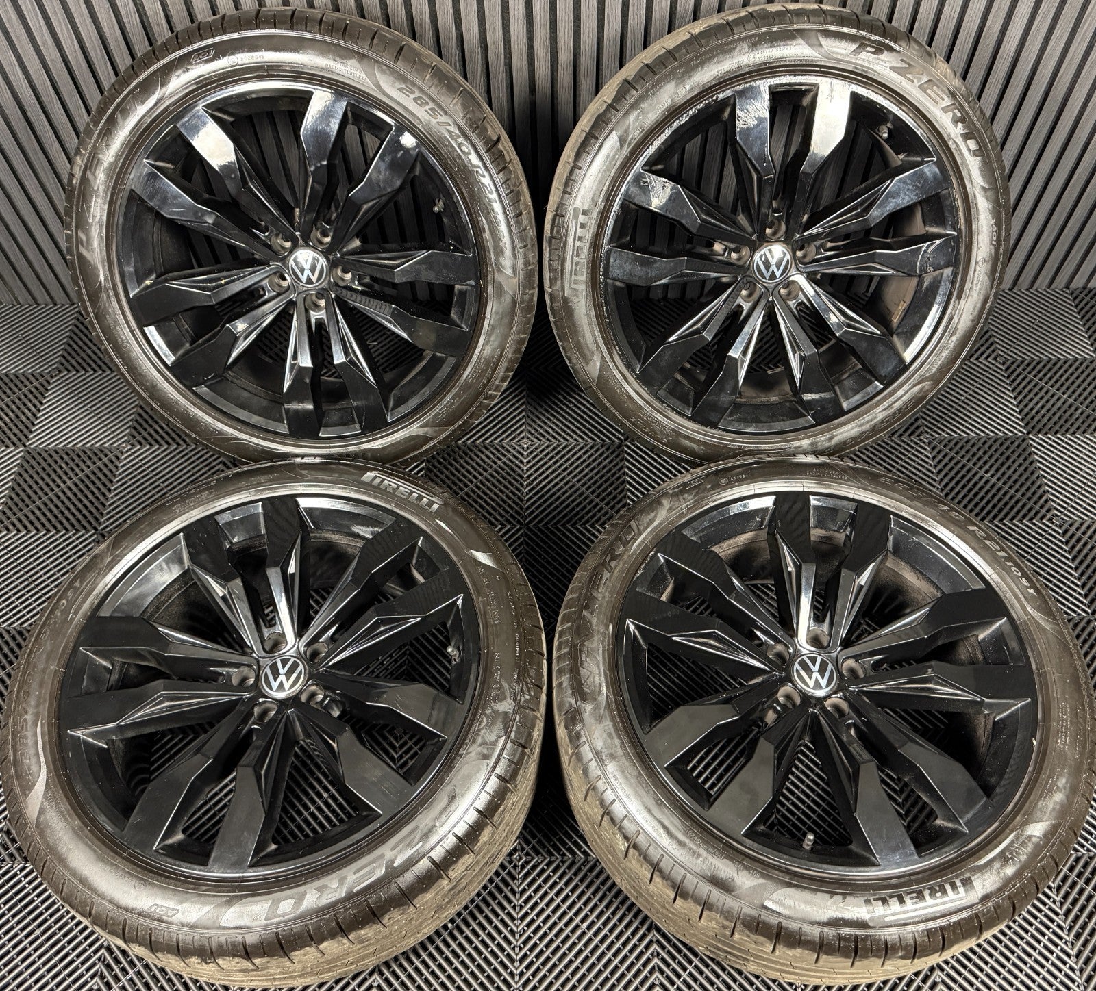 21'' GENUINE VW TOUAREG SUZUKA BLACK ALLOY WHEELS ALLOYS TYRES Q7 760601025D