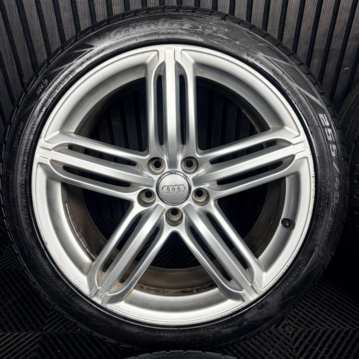 19'' Audi Q3 S Line 5 Triple Segment Wheels Tyres Alloys 8U0601025AC Genuine