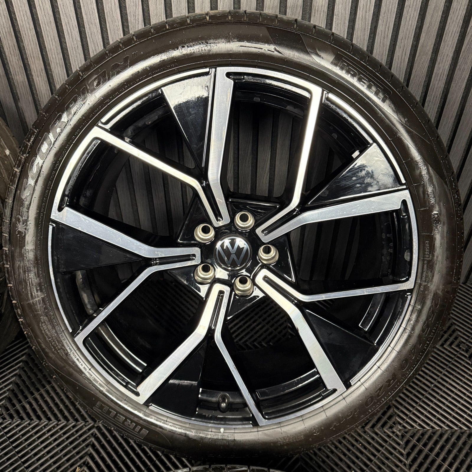 20" GENUINE VW TIGUAN R LINE LEEDS BLACK DC ALLOY WHEELS TYRES ALLOYS 571601025F