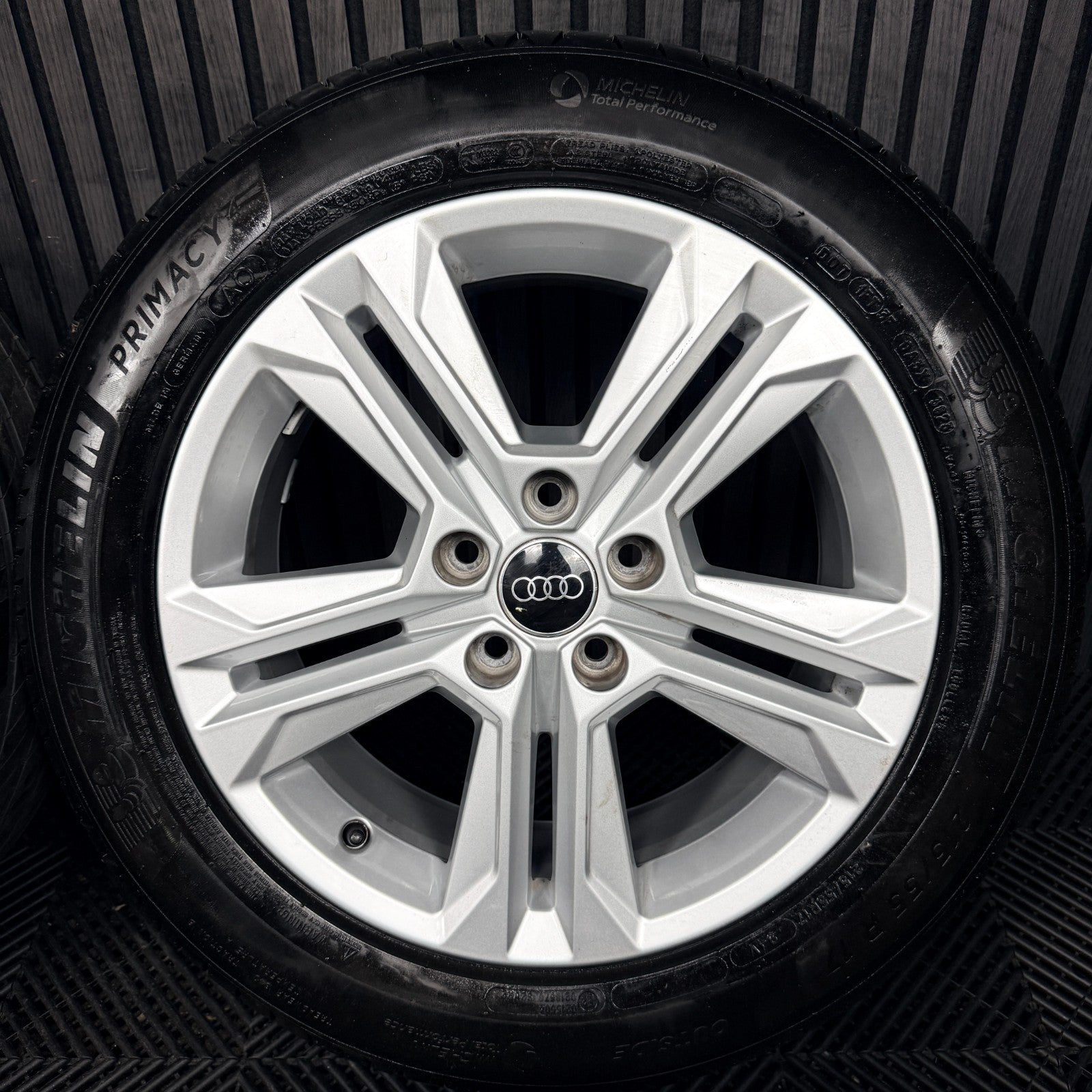 17'' Audi Q2 5 Double Spoke Alloy Wheels Tyres Alloys 81A601025AJ Genuine
