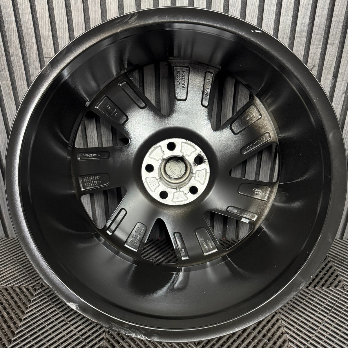 1X 22'' GENUINE RANGE ROVER VOGUE LAND BLACK L460 7023 ALLOY WHEEL N8EM-1007-GA