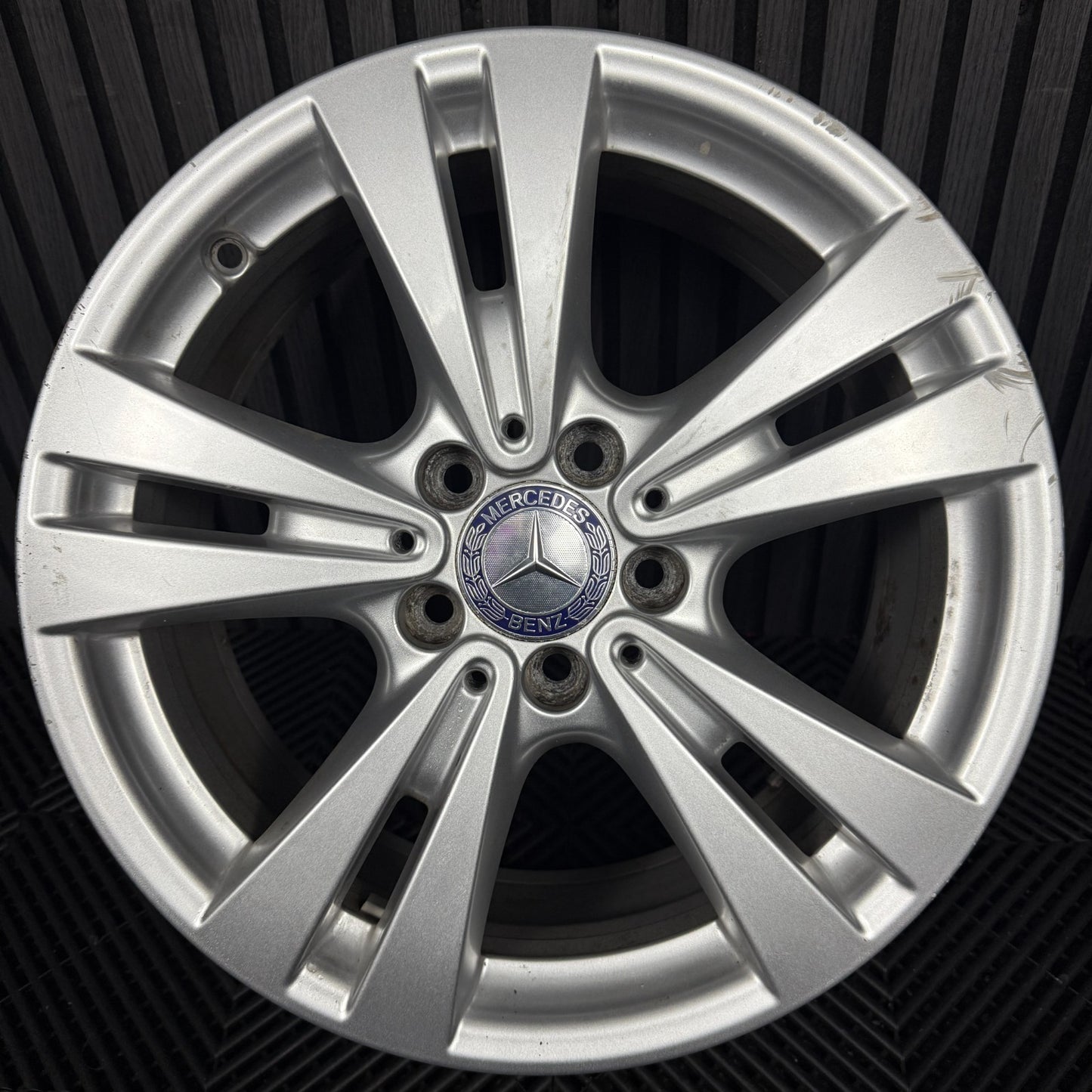 1X 17'' GENUINE MERCEDES A B CLASS CLA SILVER ALLOY WHEEL TYRE A2464011400