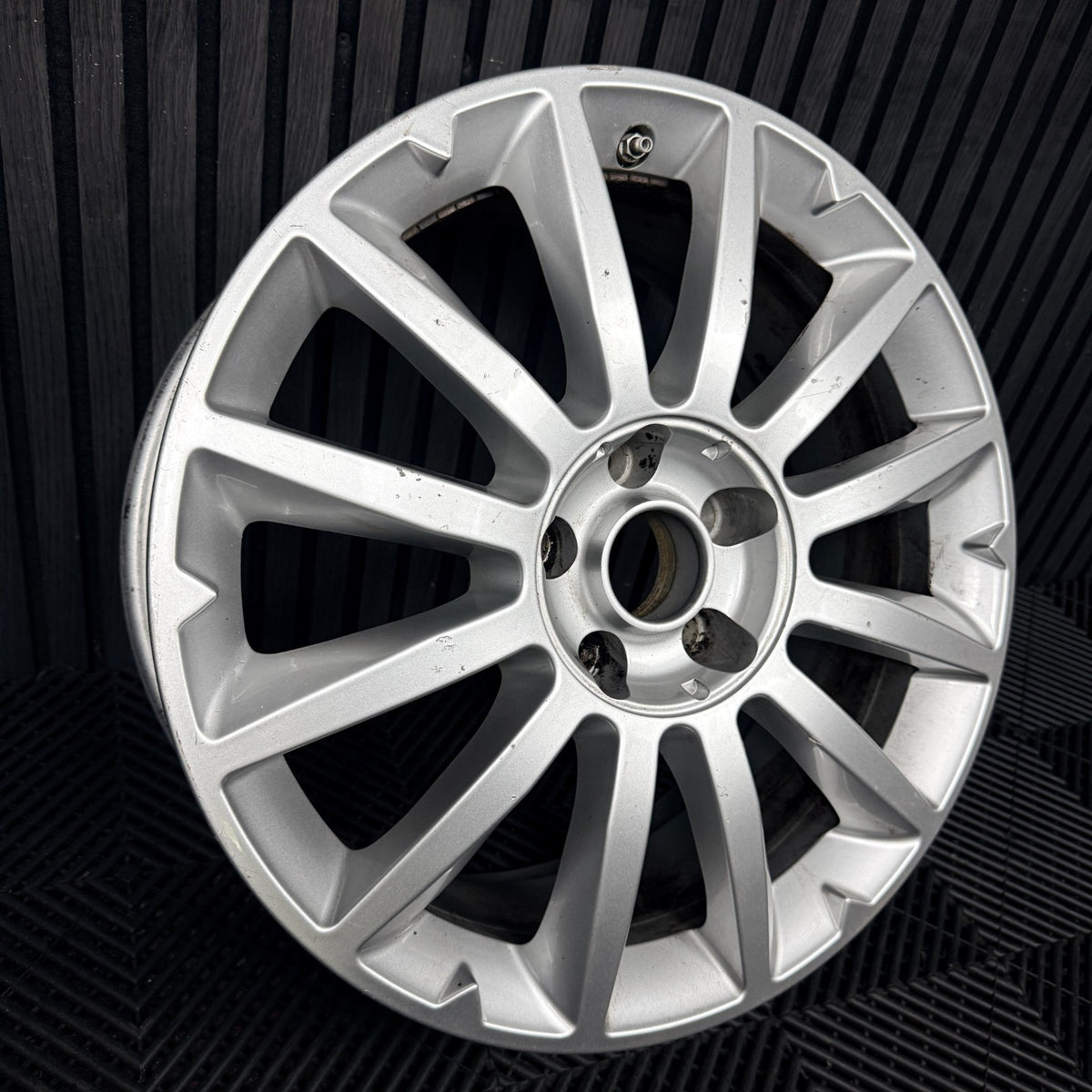 1X 18'' Maserati Ghibli Levante 670010977 Alloy Wheel Single Front Genuine