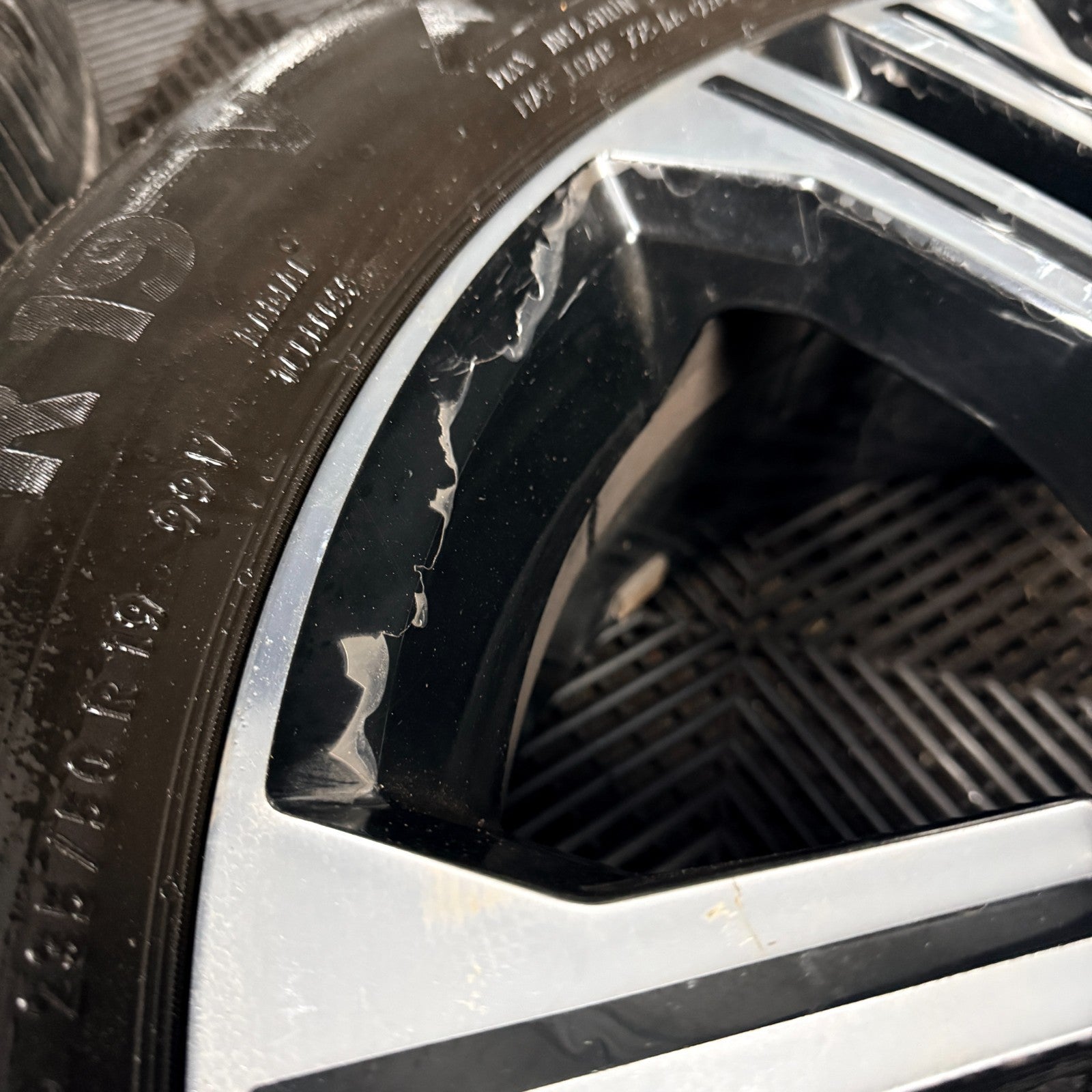 19'' Volvo XC40 R Design Alloy Wheels Tyres Alloys 5X108 31471556 Genuine