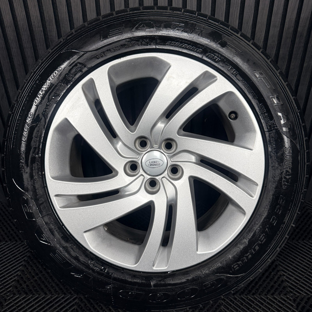 1X 18'' Land Rover Discovery Sport Evoque Alloy Wheel Tyre Genuine KBD2-1007-DA