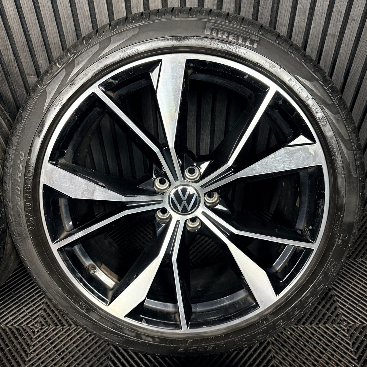 20'' VW Tiguan R Line Misano Alloy Wheels Tyres Alloys 5NA601025AH Genuine