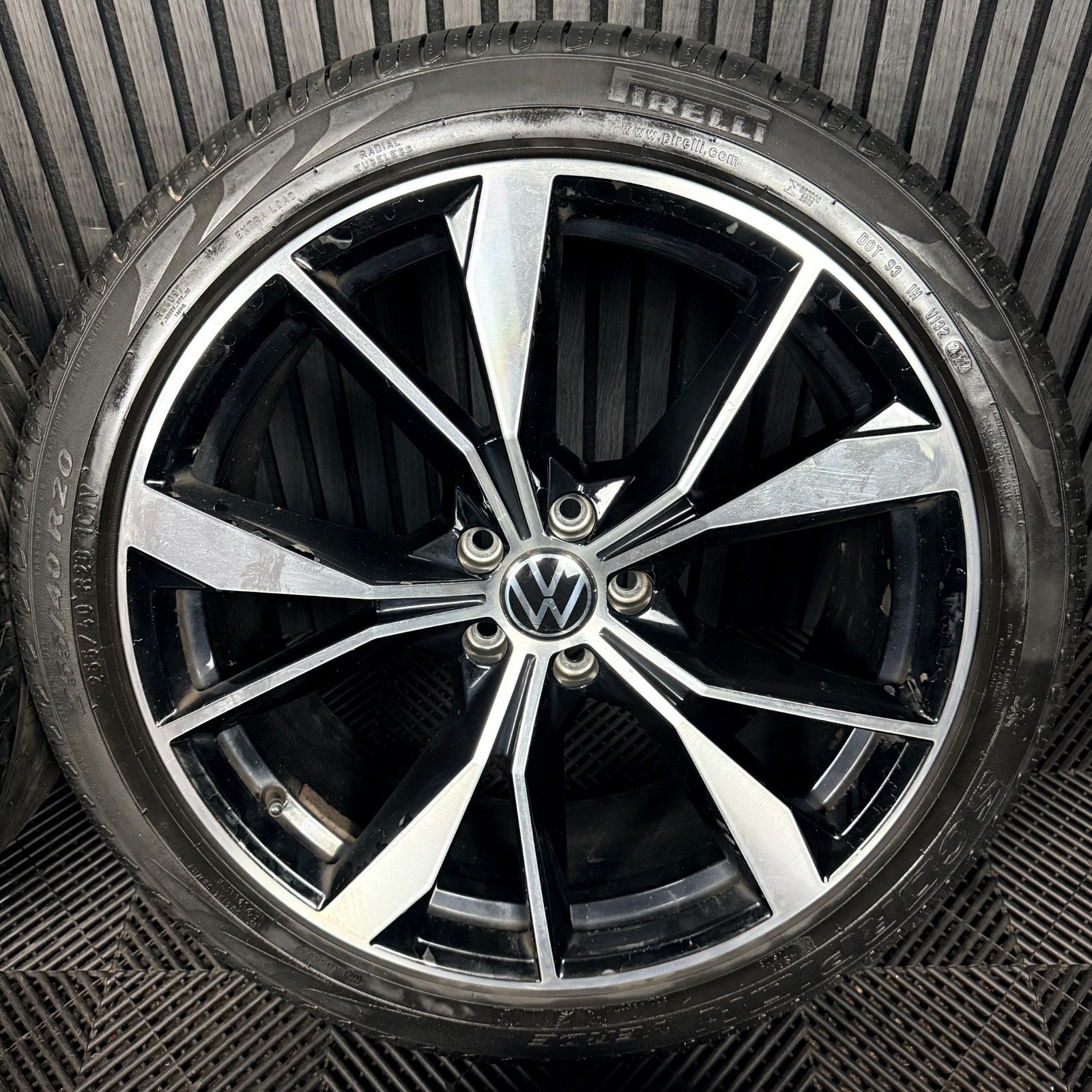 20'' VW Tiguan R Line Misano Alloy Wheels Tyres Alloys 5NA601025AH Genuine