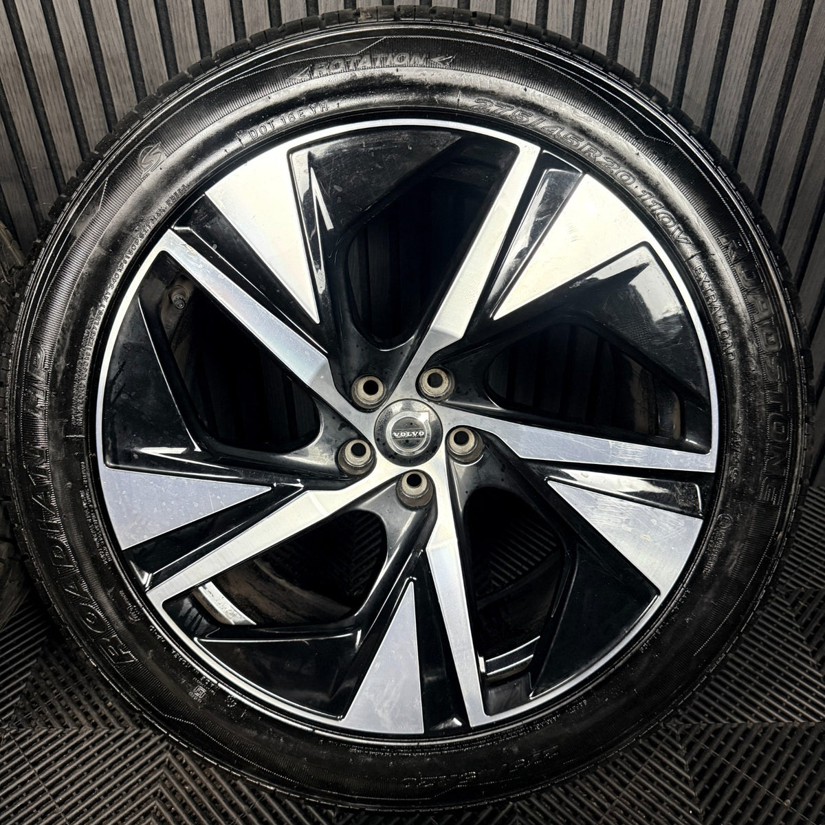20'' Volvo XC90 R Design Alloy Wheels Tyres Alloys 5X108 32209411 Genuine