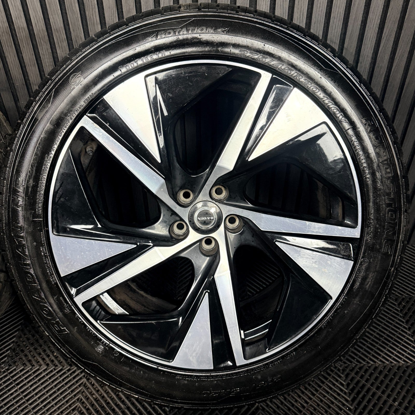 20'' Volvo XC90 R Design Alloy Wheels Tyres Alloys 5X108 32209411 Genuine