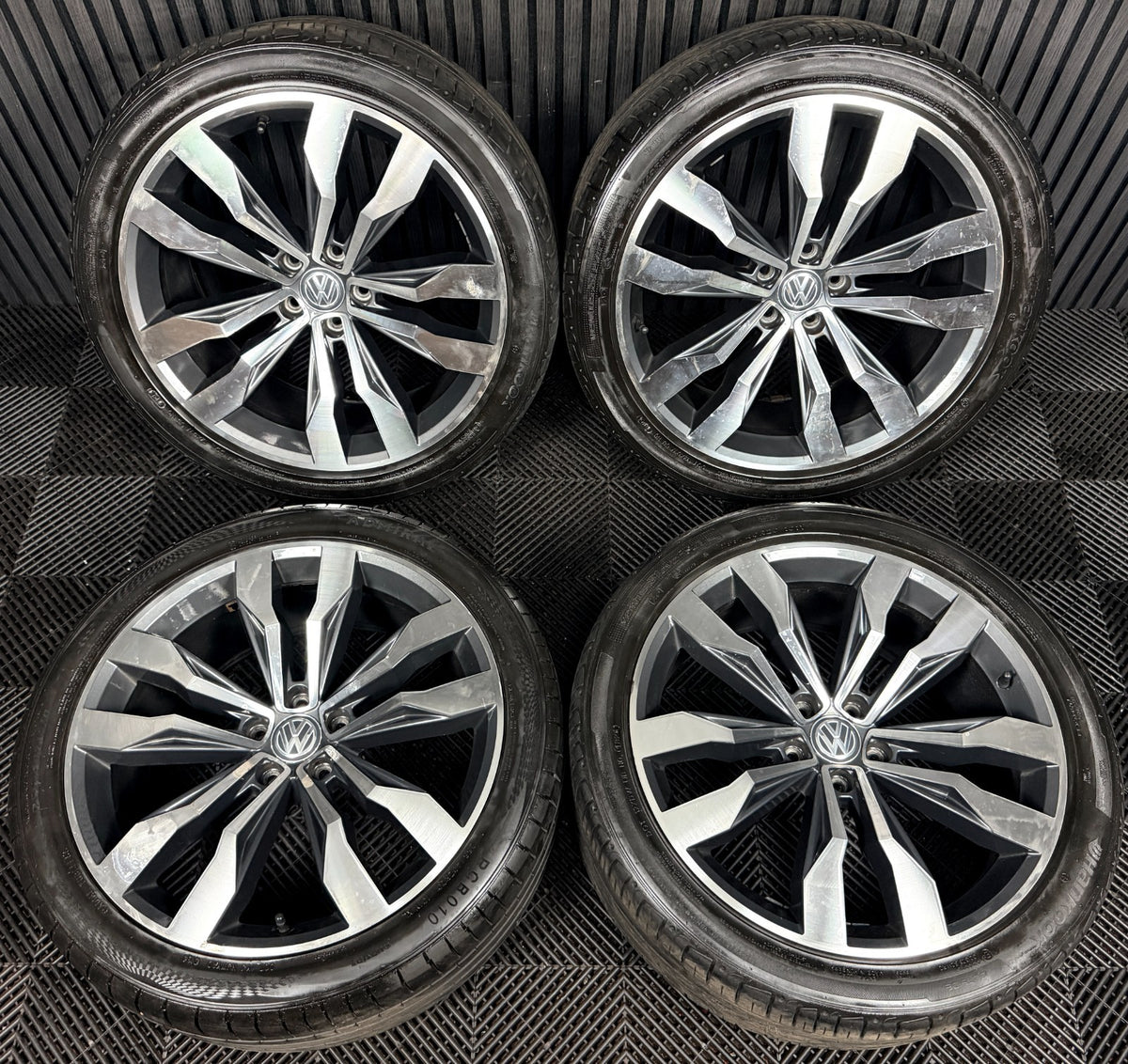20'' VW Tiguan R Line Suzuka Grey Dc Alloy Wheels Tyre Alloys 5NA601025G Genuine