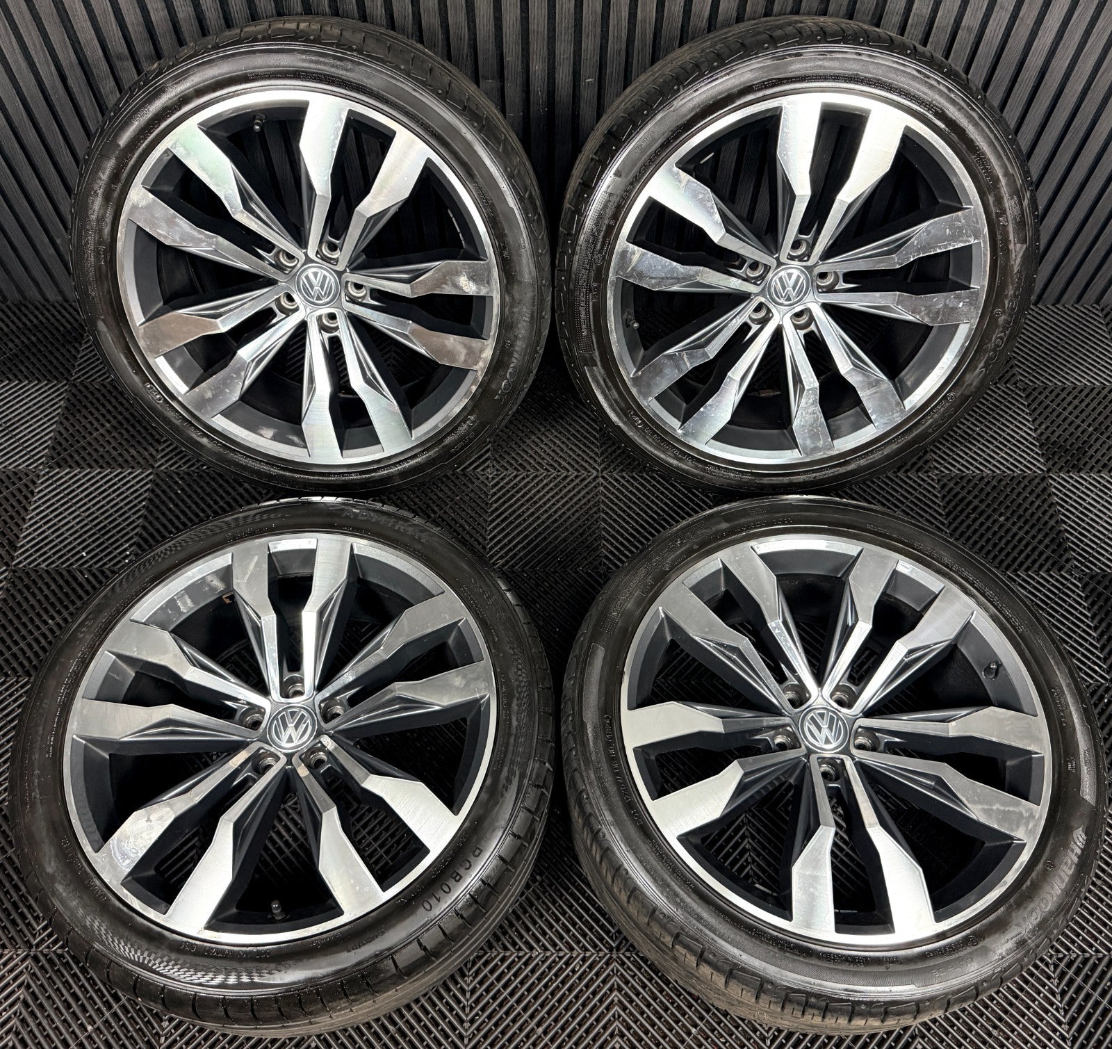 20'' VW Tiguan R Line Suzuka Grey Dc Alloy Wheels Tyre Alloys 5NA601025G Genuine