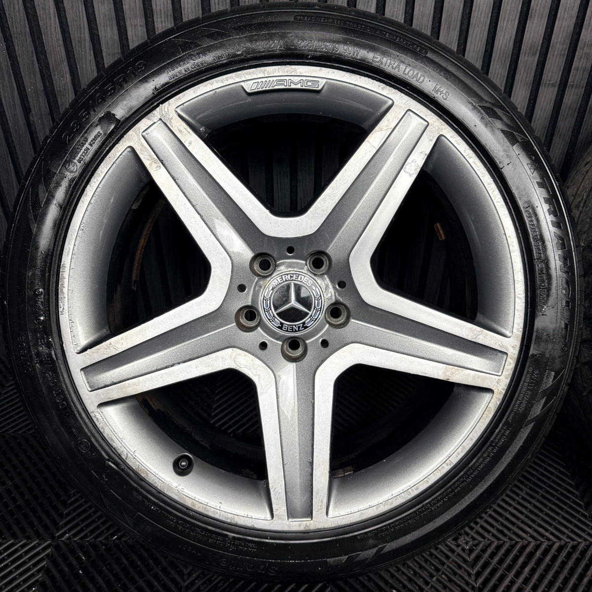 19'' AMG Mercedes GLA Silver 5 Spoke Wheels Tyres Alloys A156401600 Genuine