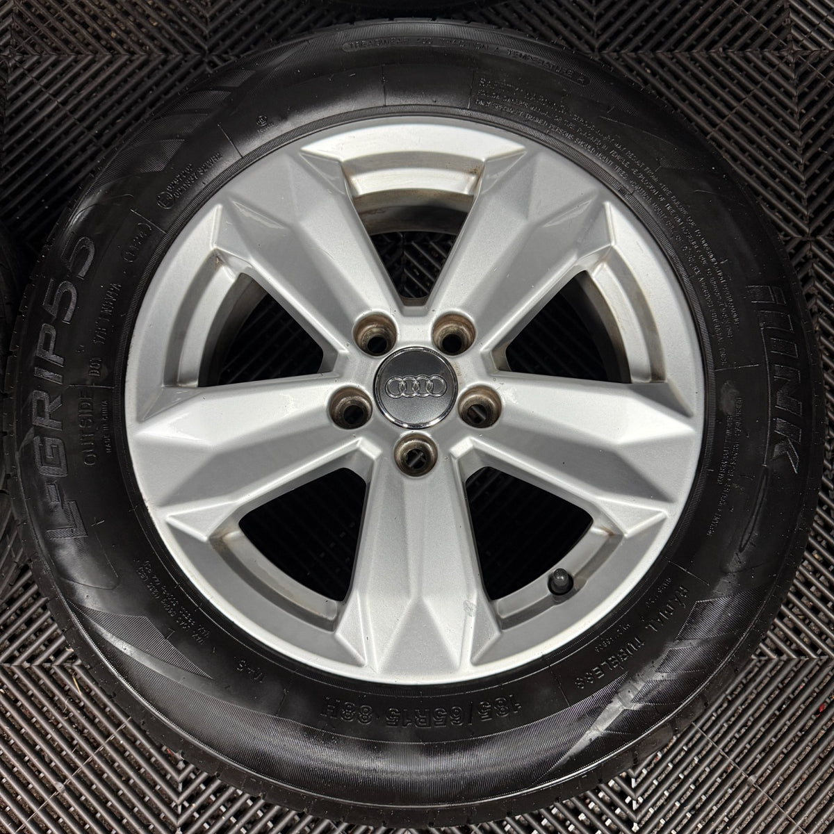 15'' GENUINE AUDI A1 5 SPOKE ALLOY WHEELS ALLOYS TYRES 82A601025