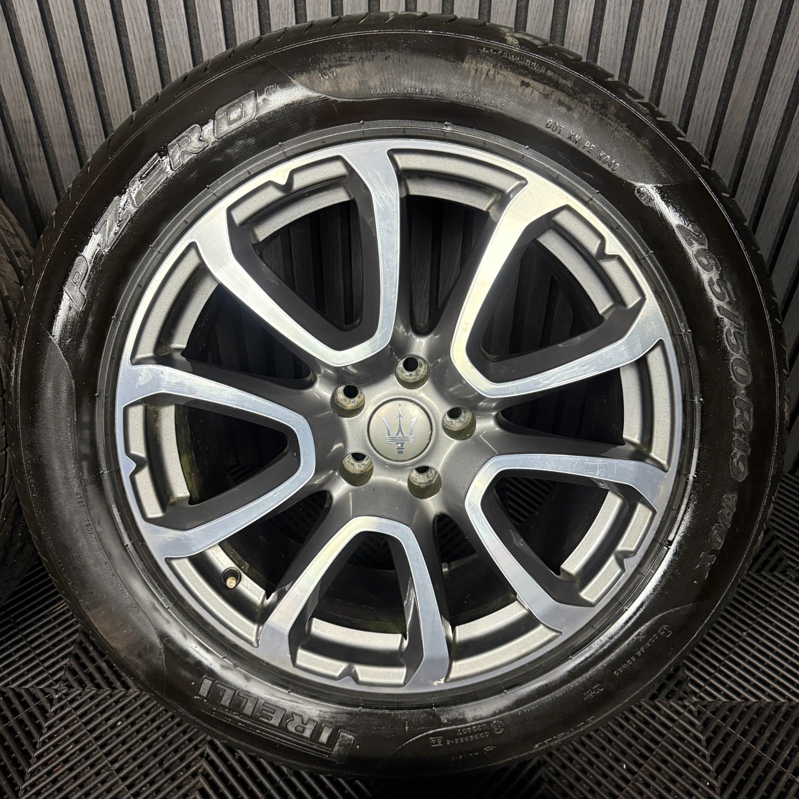 19'' GENUINE MASERATI LEVANTE D V6 ALLOY WHEELS TYRES 670044699