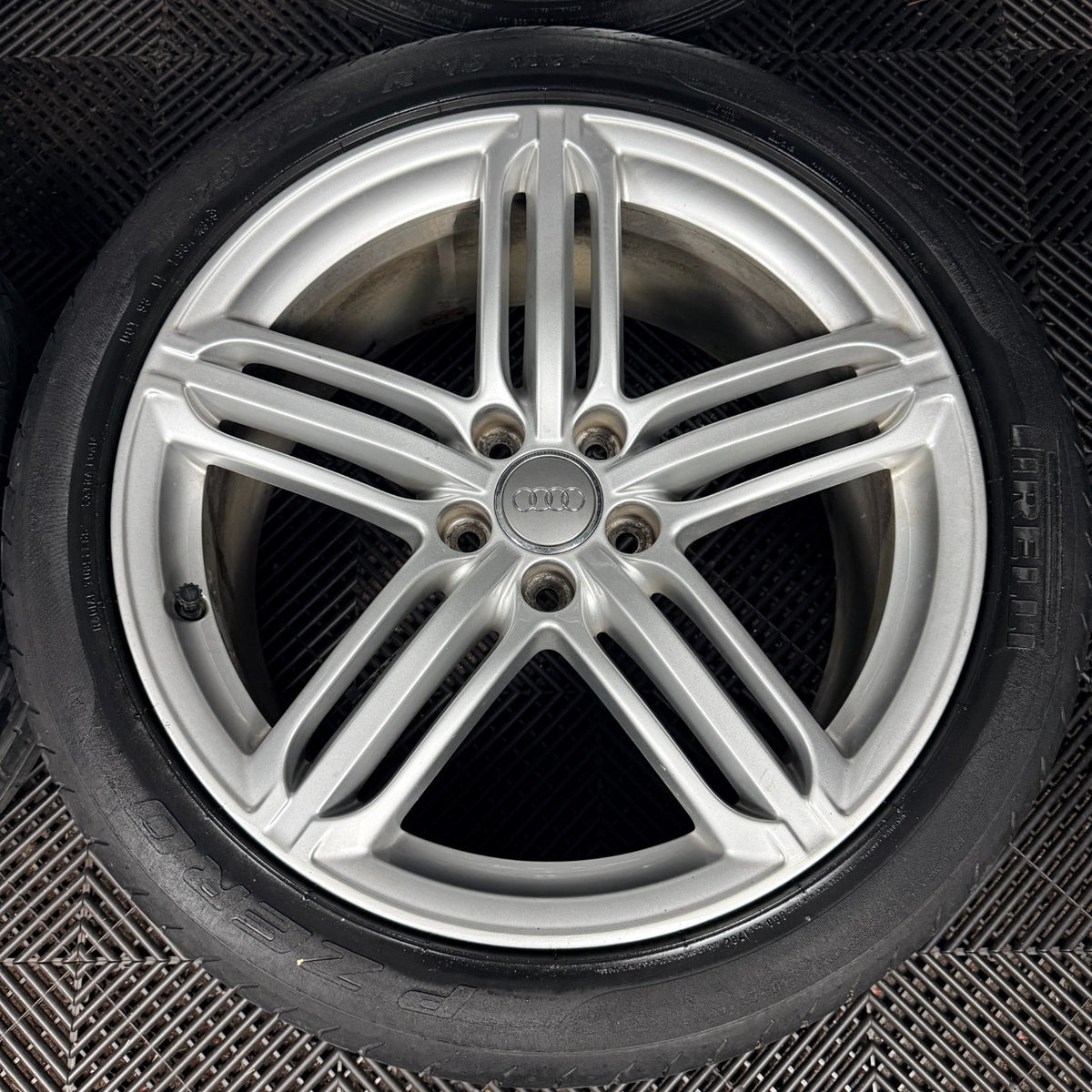 19'' Audi Q3 S Line 5 Triple Segment Wheels Tyres Alloys 8U0601025AC Genuine