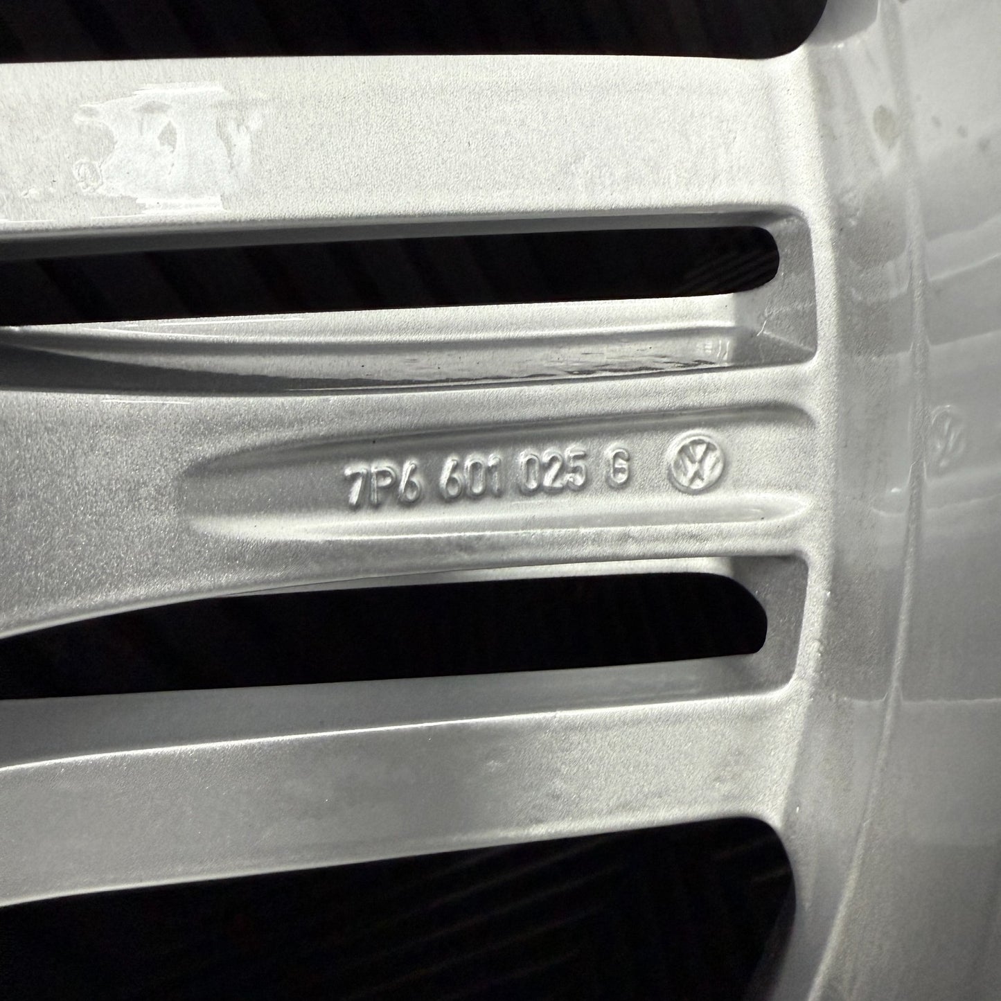 20'' GENUINE VW TOUAREG METROPOLITAN SILVER ALLOY WHEELS ALLOYS TYRES 7P6601025G