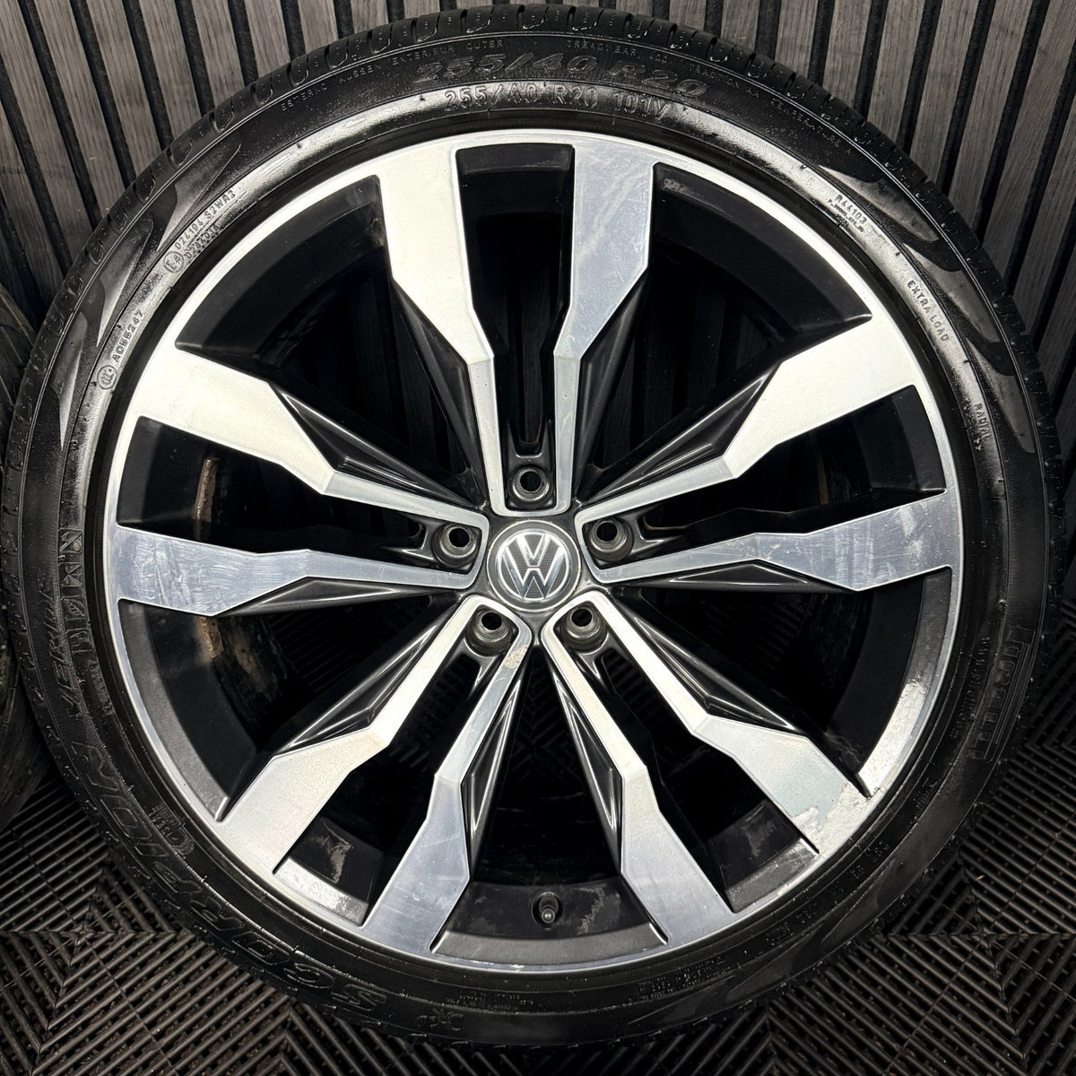 20'' VW Tiguan R Line Suzuka Grey Dc Alloy Wheels Tyre Alloys 5NA601025G Genuine