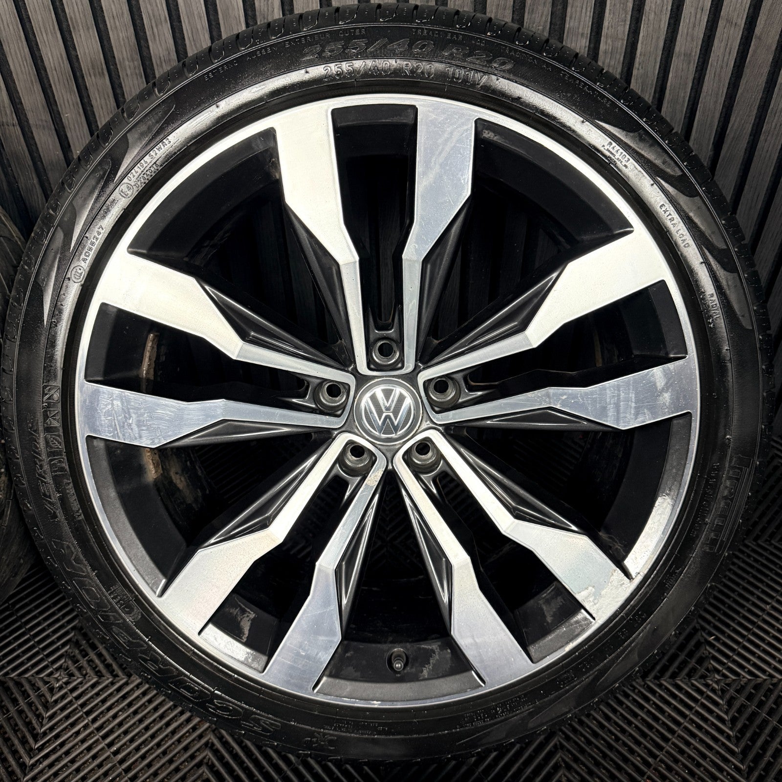 20'' VW Tiguan R Line Suzuka Grey Dc Alloy Wheels Tyre Alloys 5NA601025G Genuine