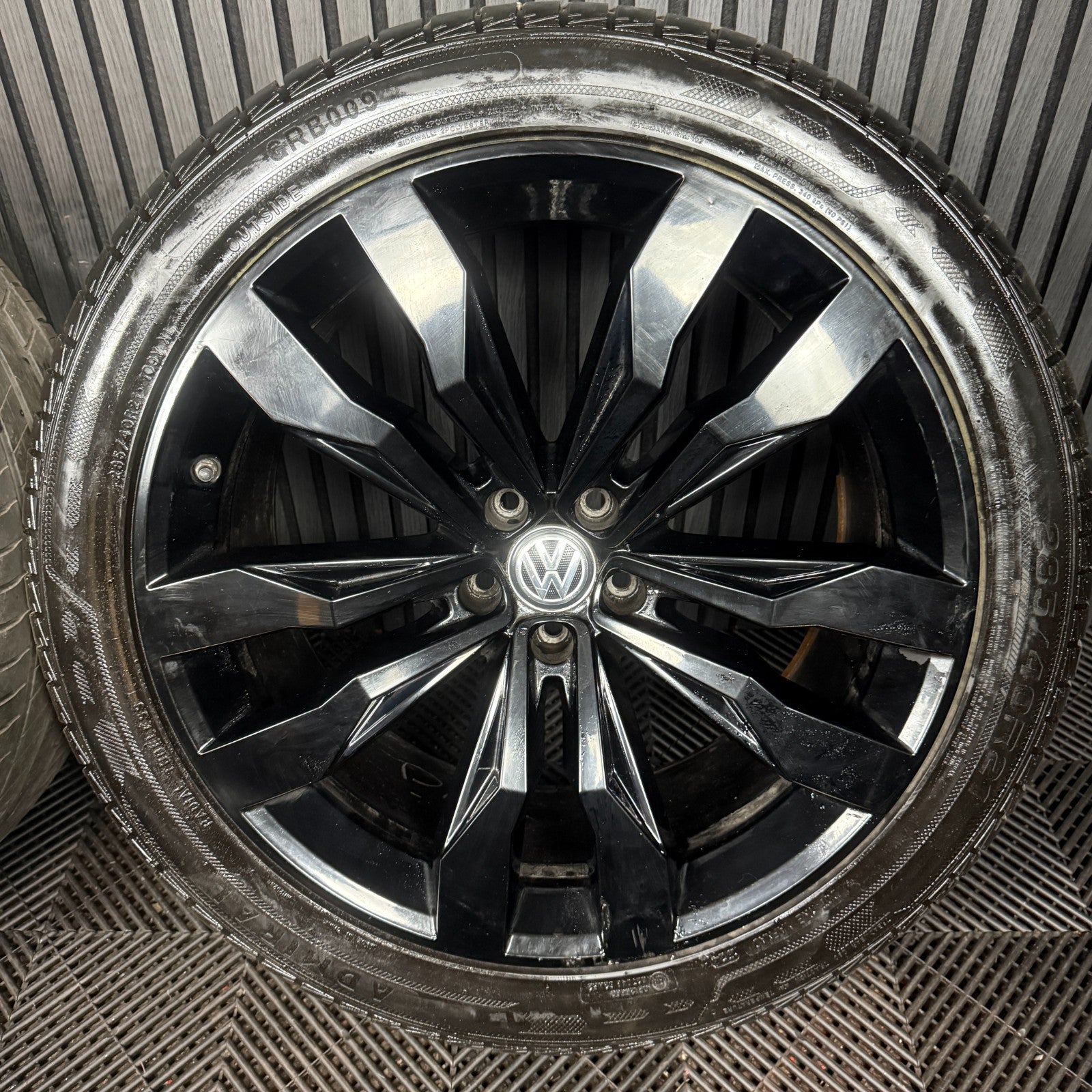 21'' GENUINE VW TOUAREG SUZUKA BLACK R LINE WHEELS ALLOYS TYRES Q7 760601025D