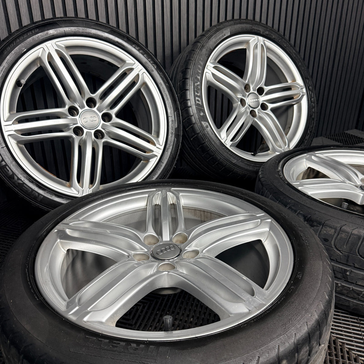 19'' Audi Q3 S Line 5 Triple Segment Wheels Tyres Alloys 8U0601025AC Genuine