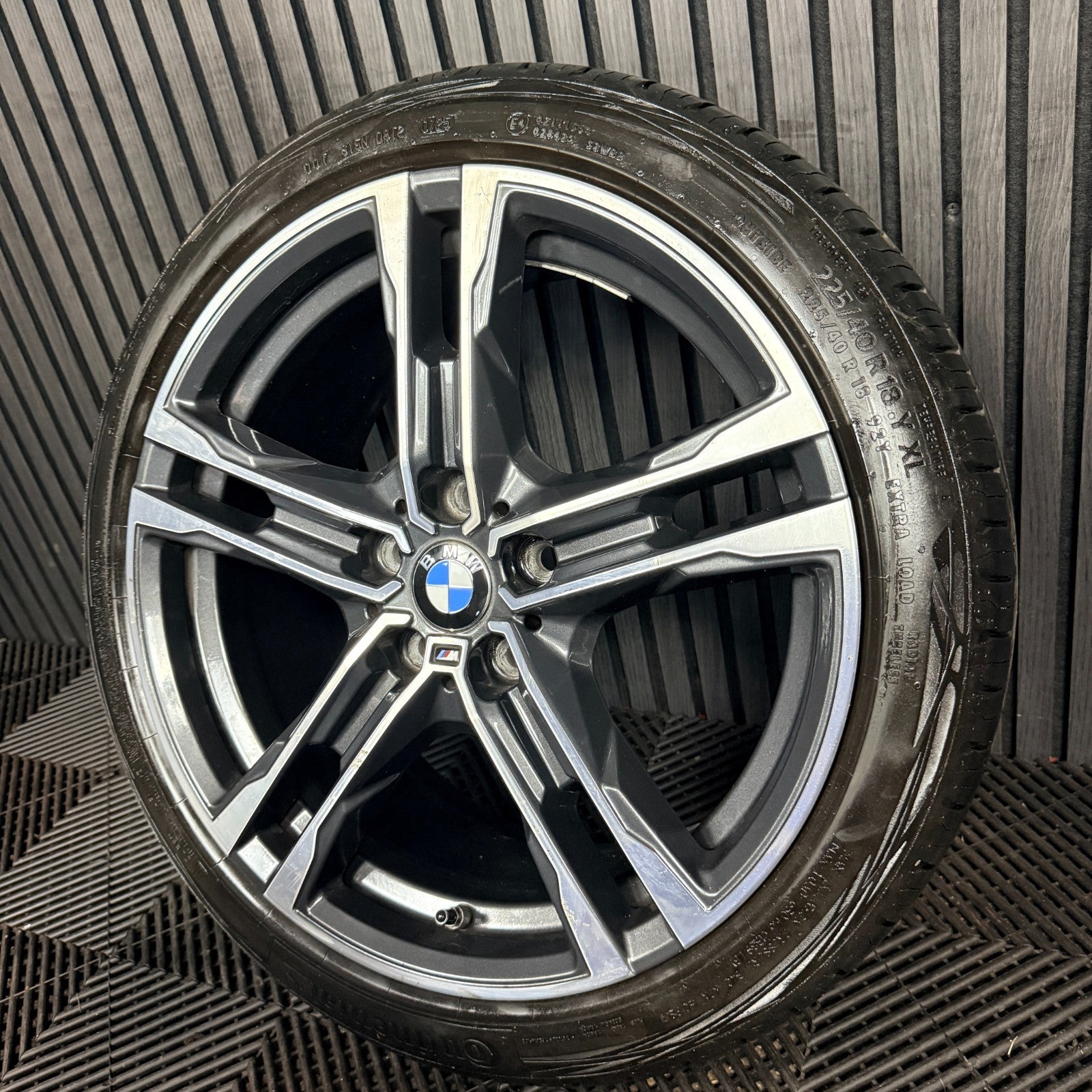 1x 18'' BMW 1 Series 819 M Sport 2 F40 F44 Alloy Wheels Tyre 8092352 Genuine OEM