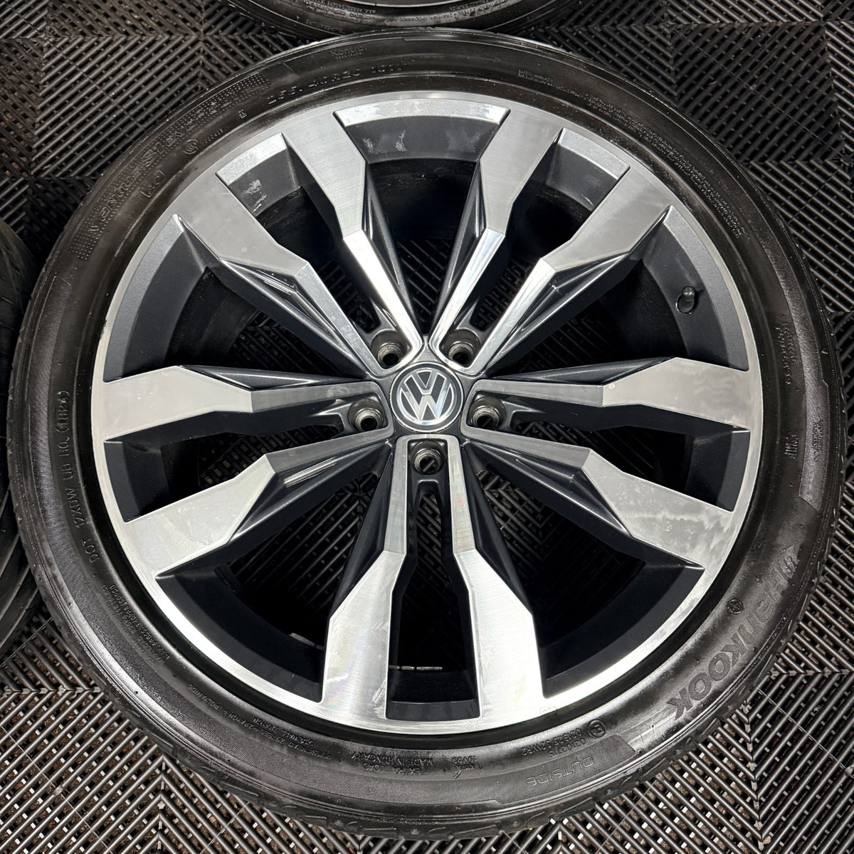 20'' VW Tiguan R Line Suzuka Grey Dc Alloy Wheels Tyre Alloys 5NA601025G Genuine