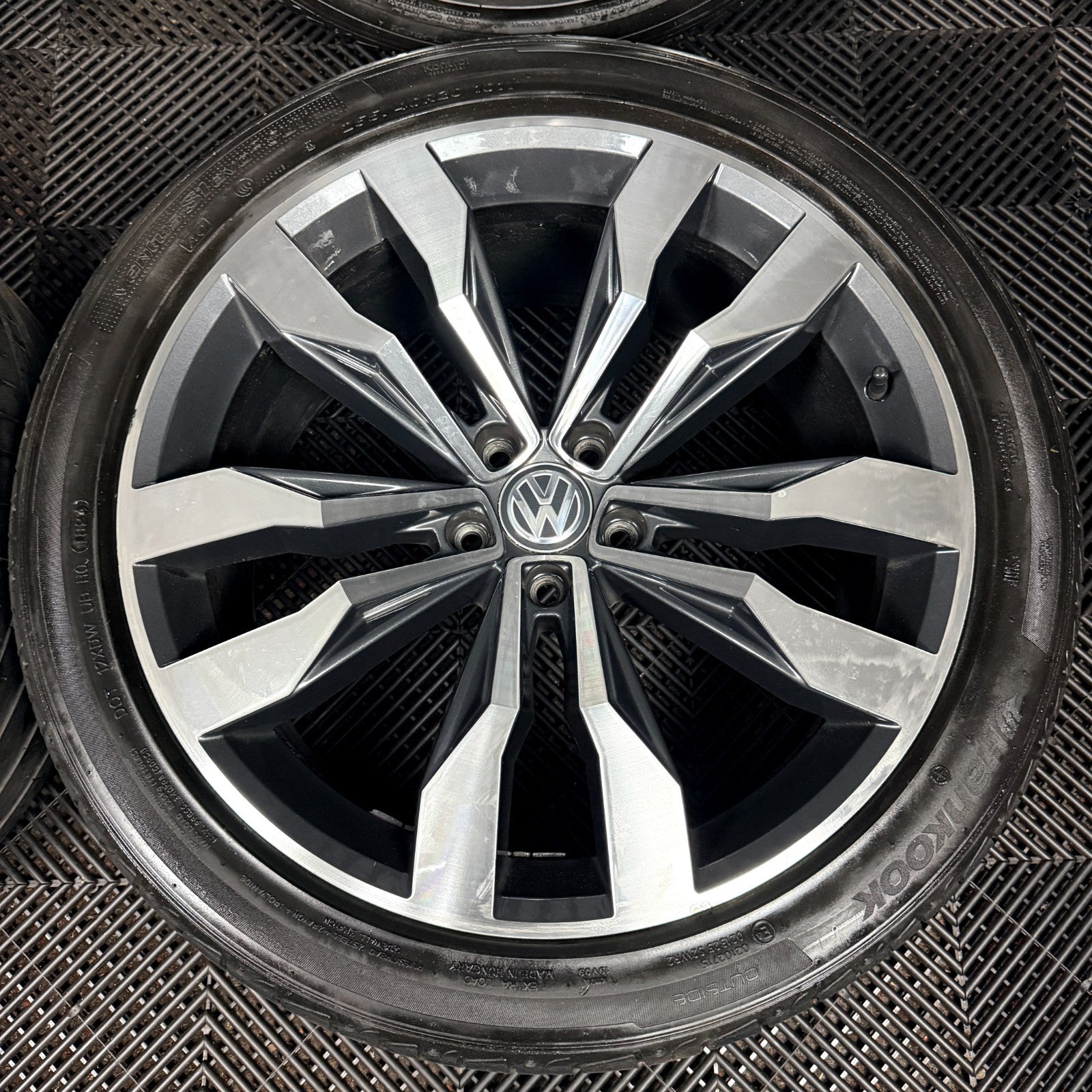 20'' VW Tiguan R Line Suzuka Grey Dc Alloy Wheels Tyre Alloys 5NA601025G Genuine