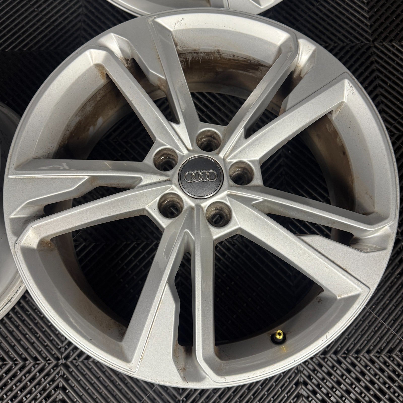 19'' GENUINE AUDI Q3 S LINE 5 DOUBLE SPOKE ALLOY WHEELS ALLOYS 83A601025M