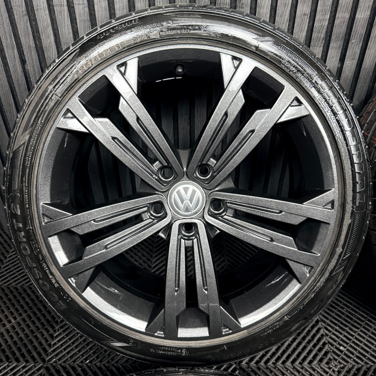 18" VW Golf Seville Grey GTD GT Mk7 Alloy Wheel Tyres 5G0601025CM Genuine