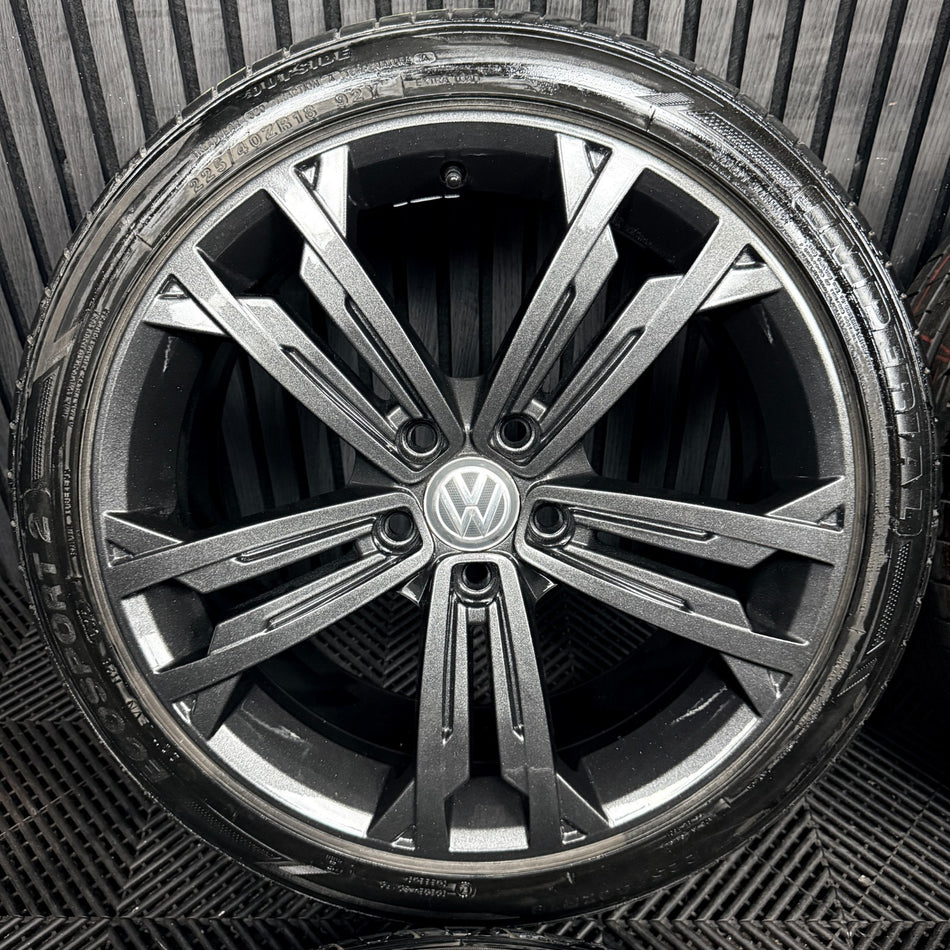 18" VW Golf Seville Grey GTD GT Mk7 Alloy Wheel Tyres 5G0601025CM Genuine