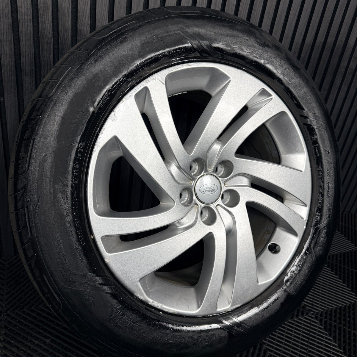 1X 18'' Land Rover Discovery Sport Evoque Alloy Wheel Tyre Genuine KBD2-1007-DA