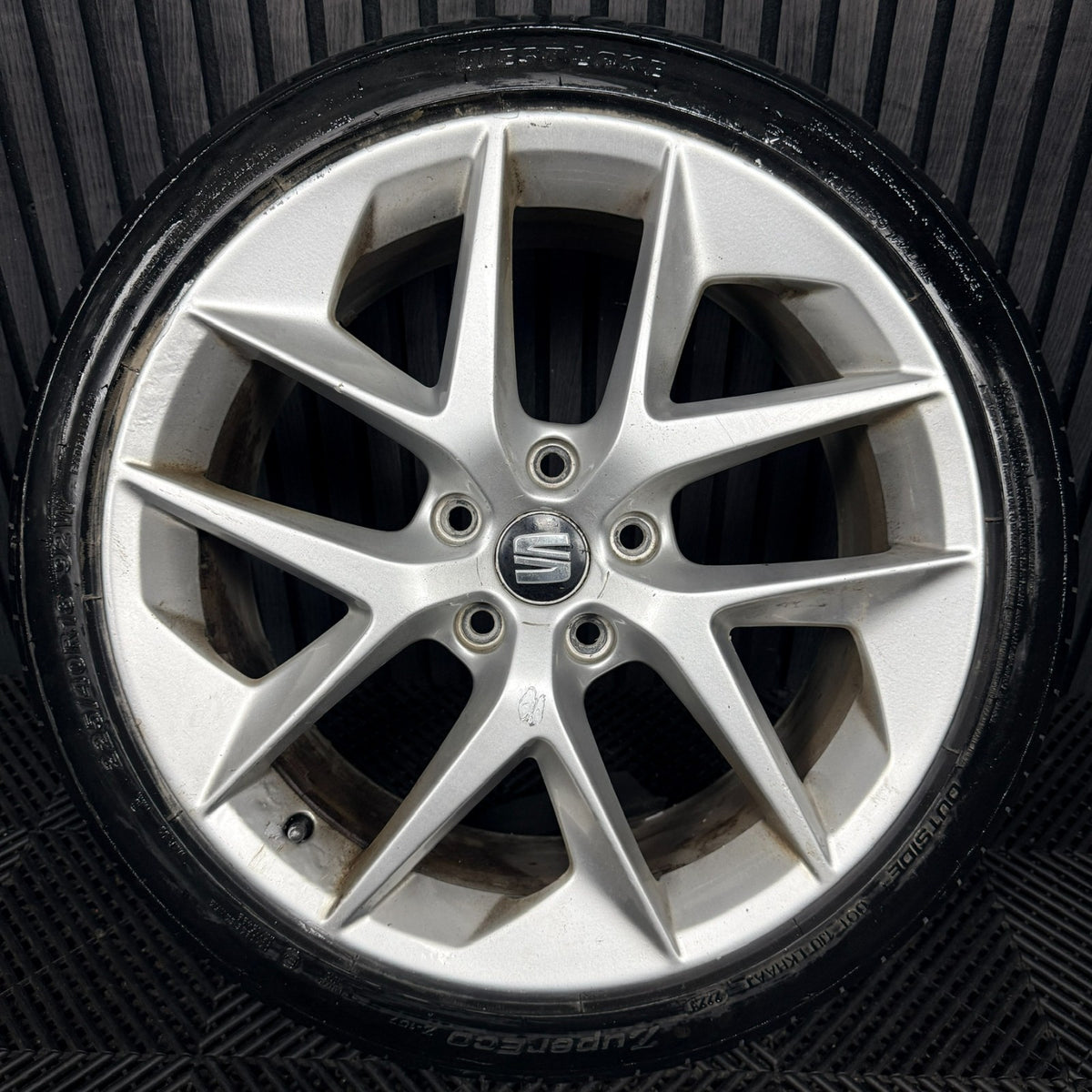 1X 18'' Seat Leon FR Performance MK3 Alloy Wheel Tyre Single Genuine 5F0601025F