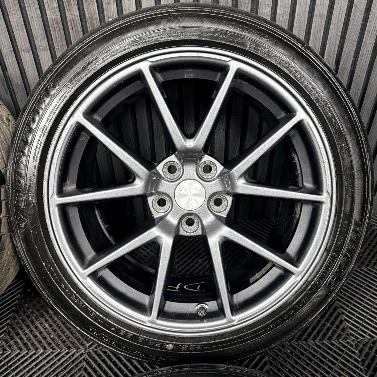 18'' Tesla Model 3 Grey Alloys Wheels Tyres 5X114.3 1044261-00-A Genuine