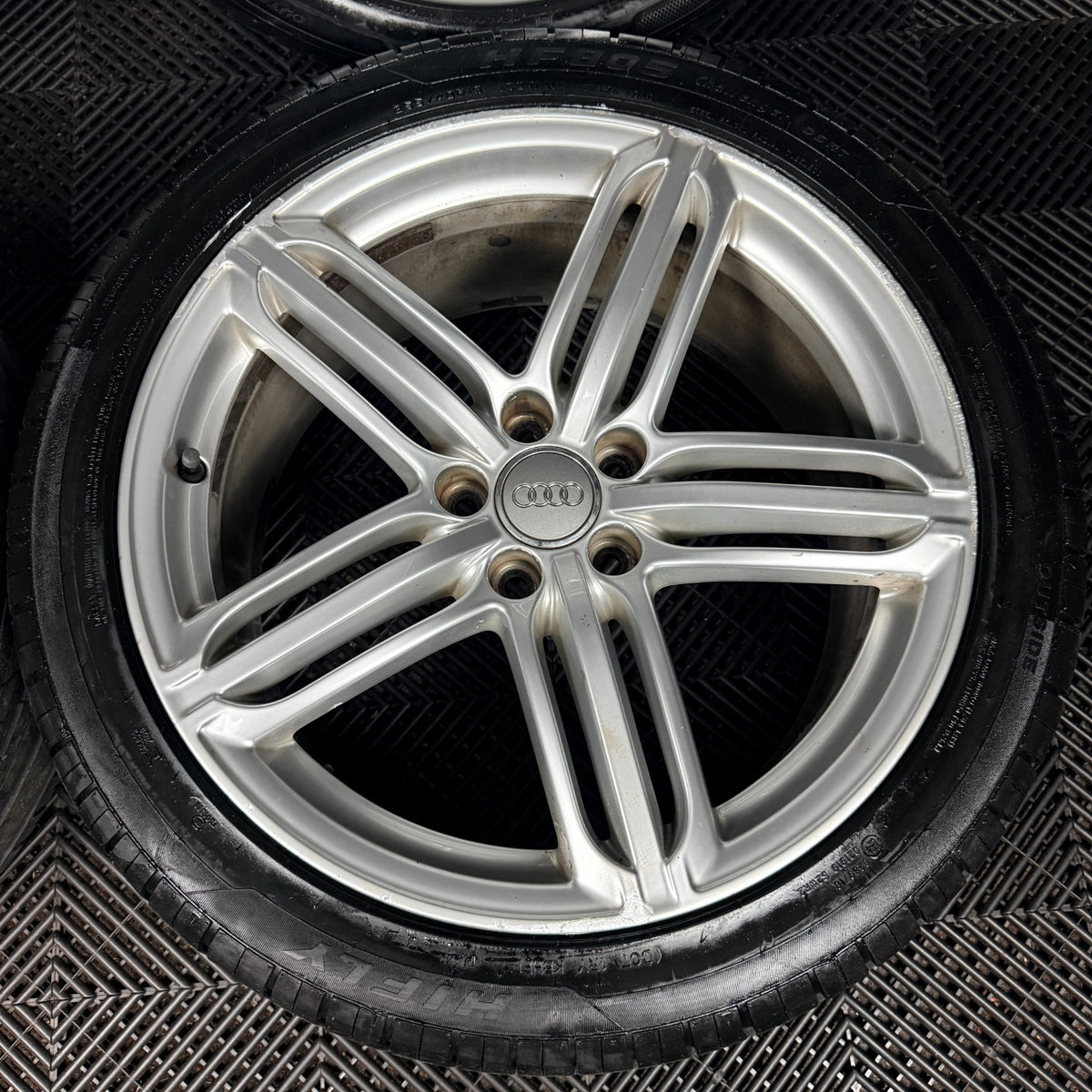 19'' Audi Q3 S Line 5 Triple Segment Wheels Tyres Alloys 8U0601025AC Genuine