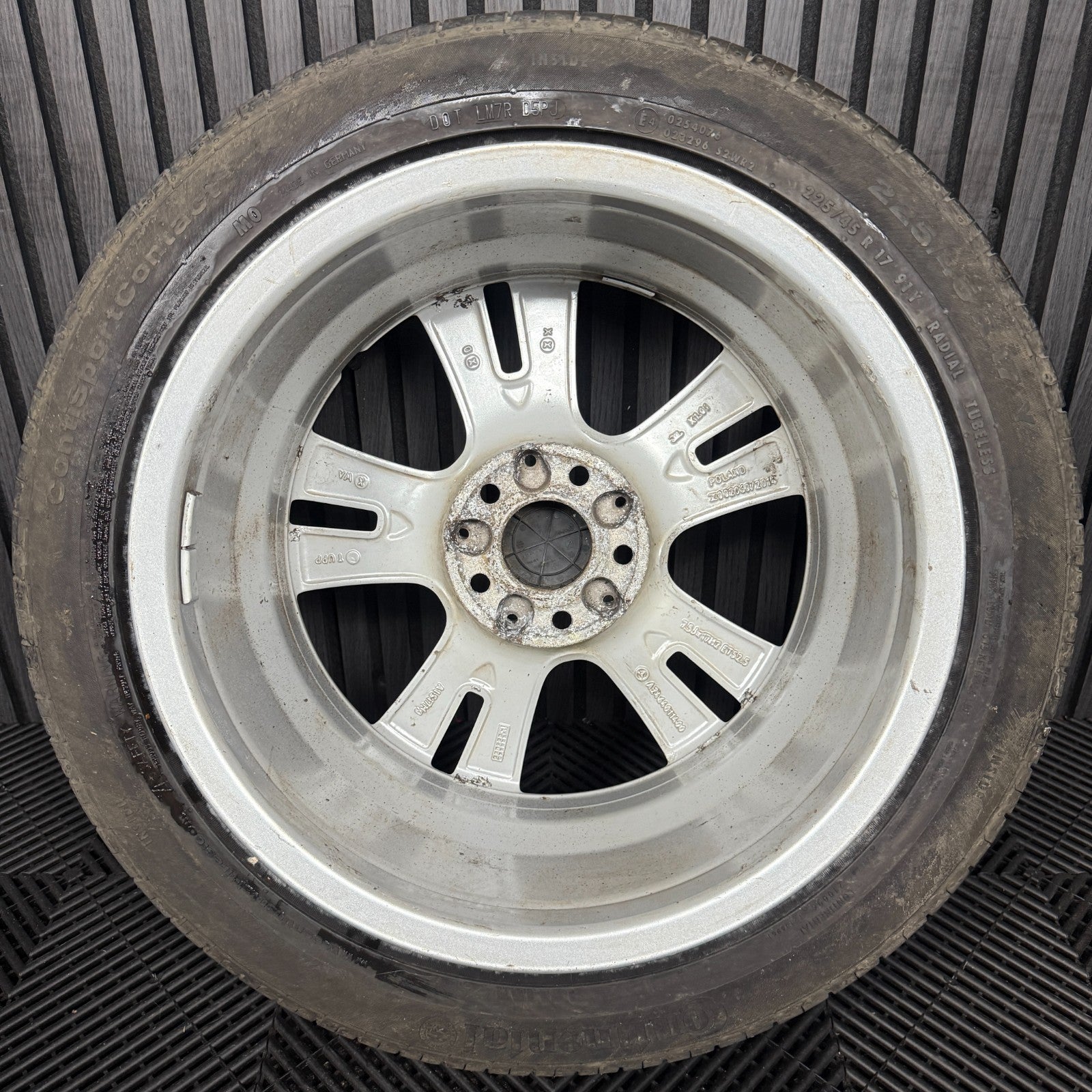 1X 17'' GENUINE MERCEDES A B CLASS CLA SILVER ALLOY WHEEL TYRE A2464011400