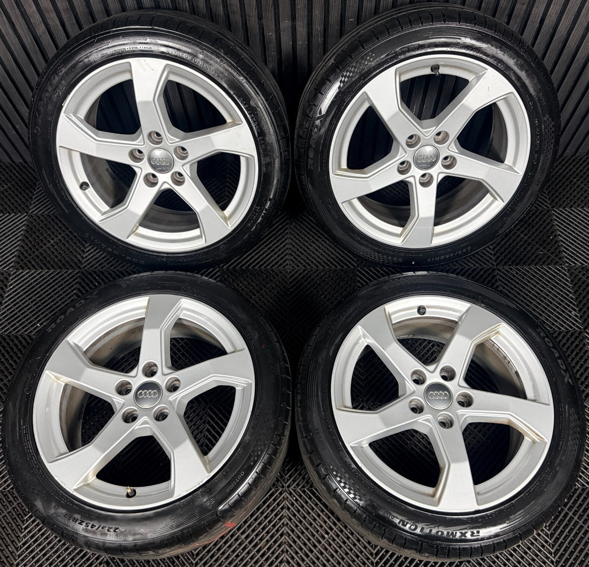 17'' Audi A3 Silver Sport 5 Spoke Wheels Alloys Tyres 8V0601025GC Genuine