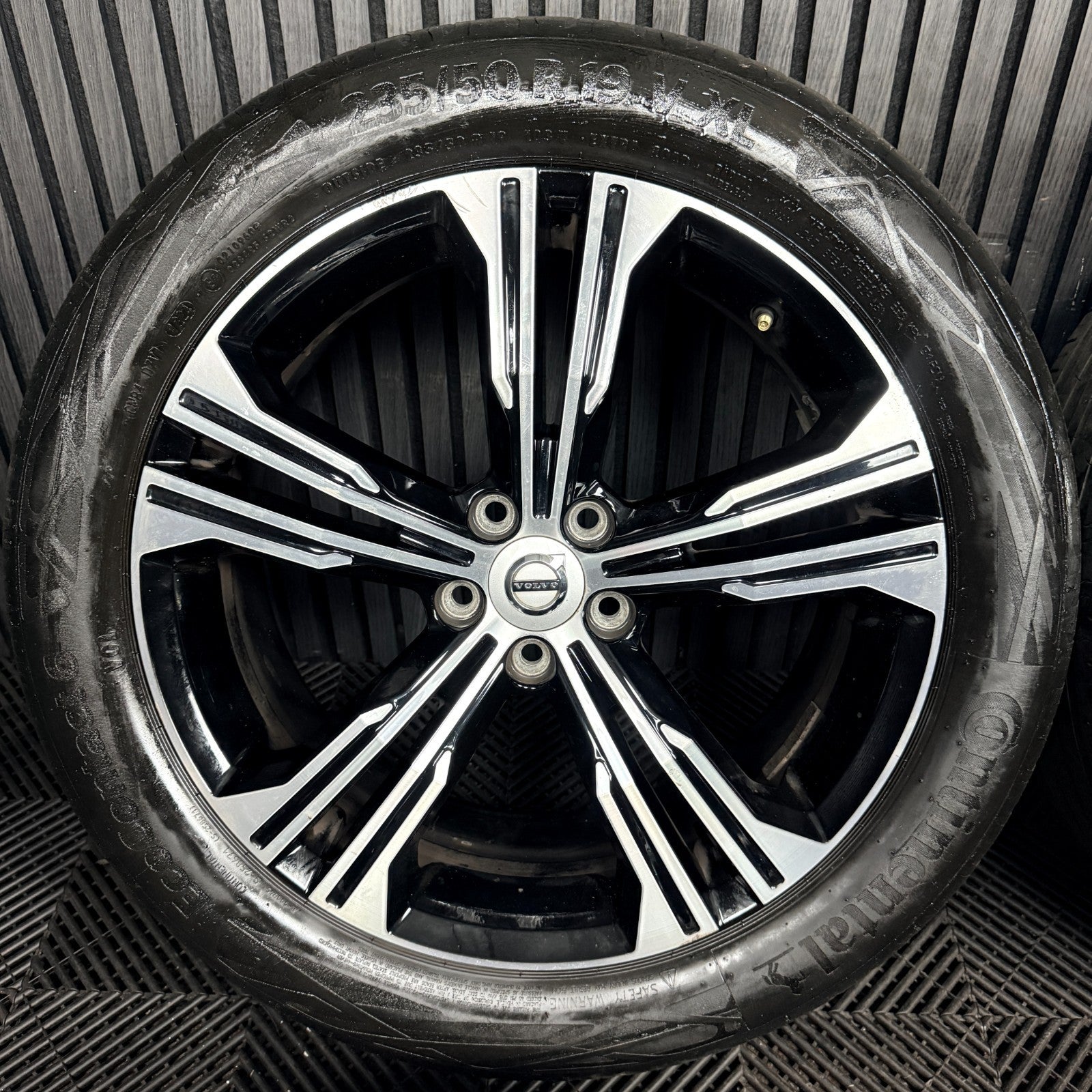 19'' Volvo XC40 R Design Alloy Wheels Tyres Alloys 5X108 31471556 Genuine