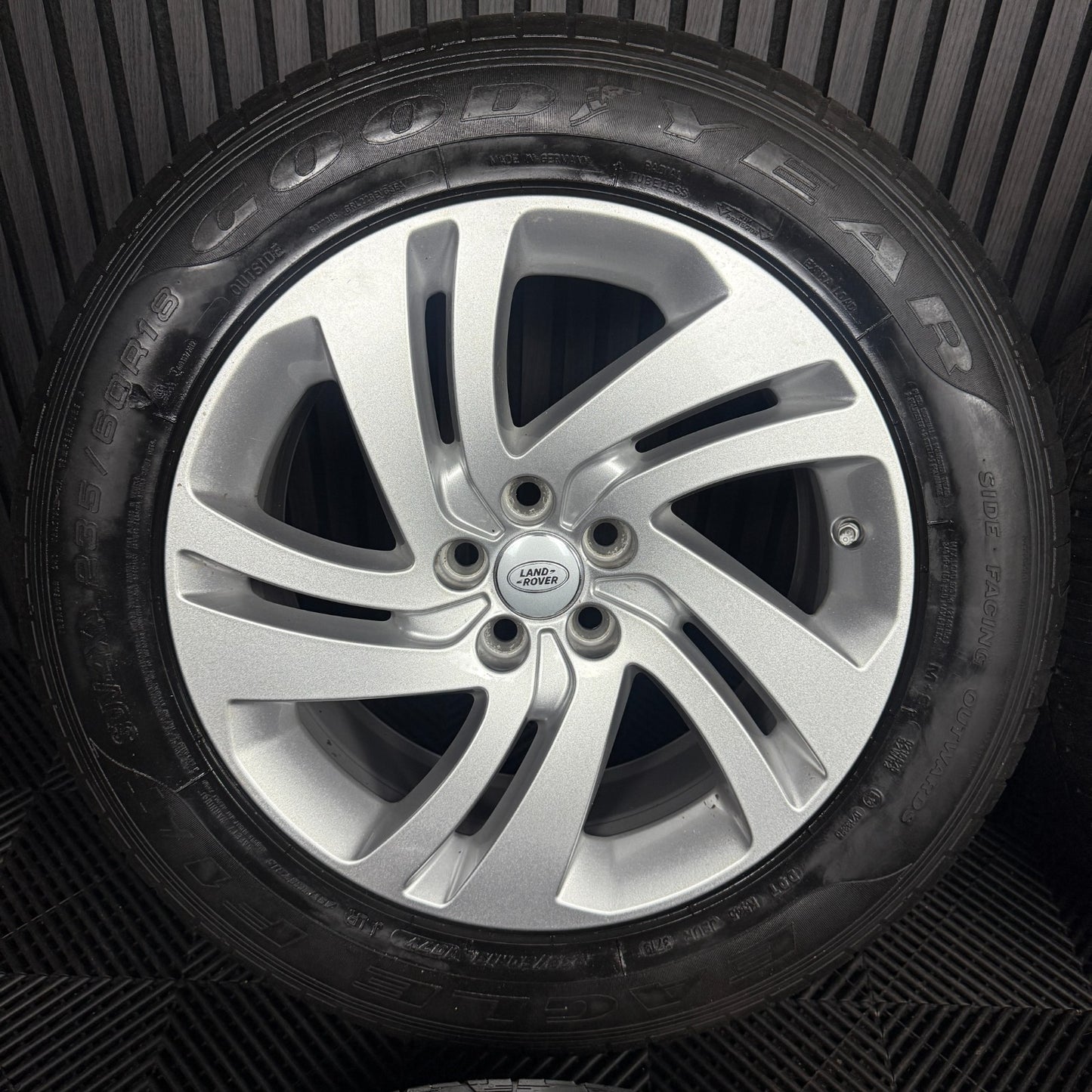18'' GENUINE RANGE ROVER EVOQUE SILVER DISCOVERY SPORT LAND ALLOY WHEELS TYRES