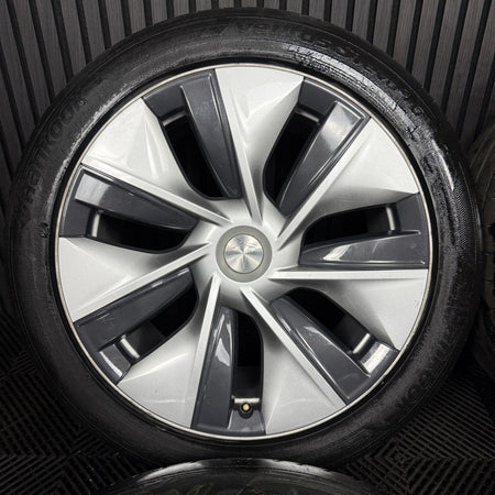 19'' GENUINE TESLA MODEL Y SILVER WITH CAPS ALLOYS WHEELS 1188222-00-B
