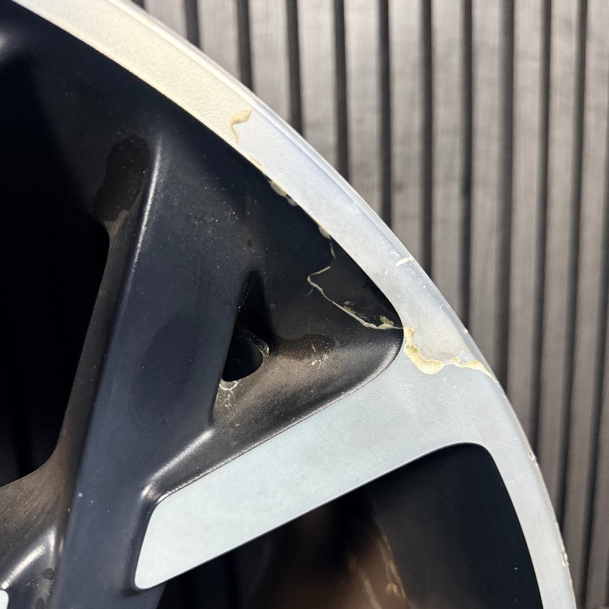 1X 22'' Aston Marin DBX Ribbon MY83-9965G-JA Alloy Wheel Single Rear Genuine