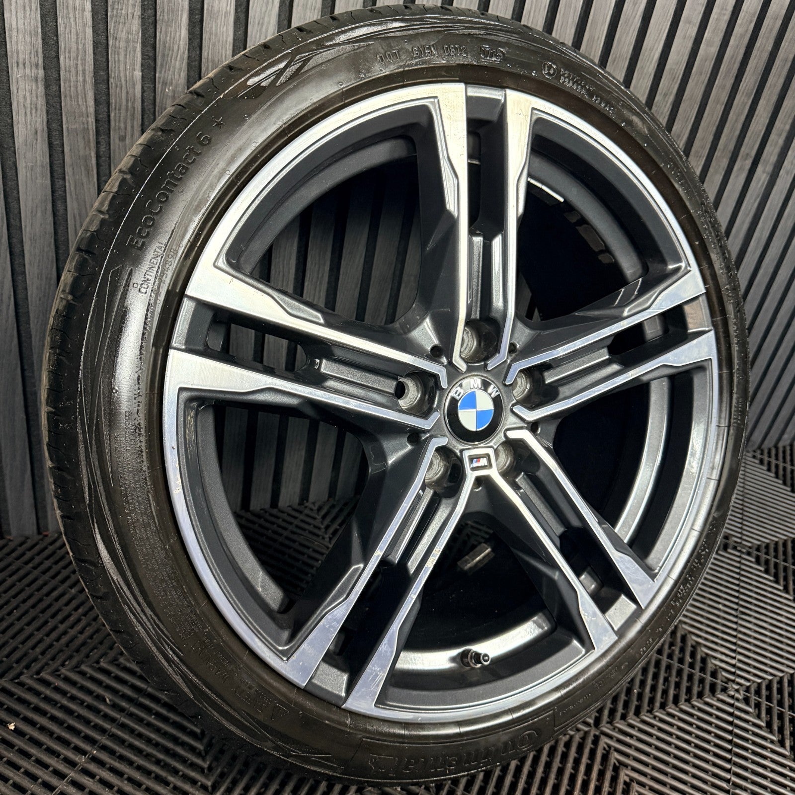 1x 18'' BMW 1 Series 819 M Sport 2 F40 F44 Alloy Wheels Tyre 8092352 Genuine OEM