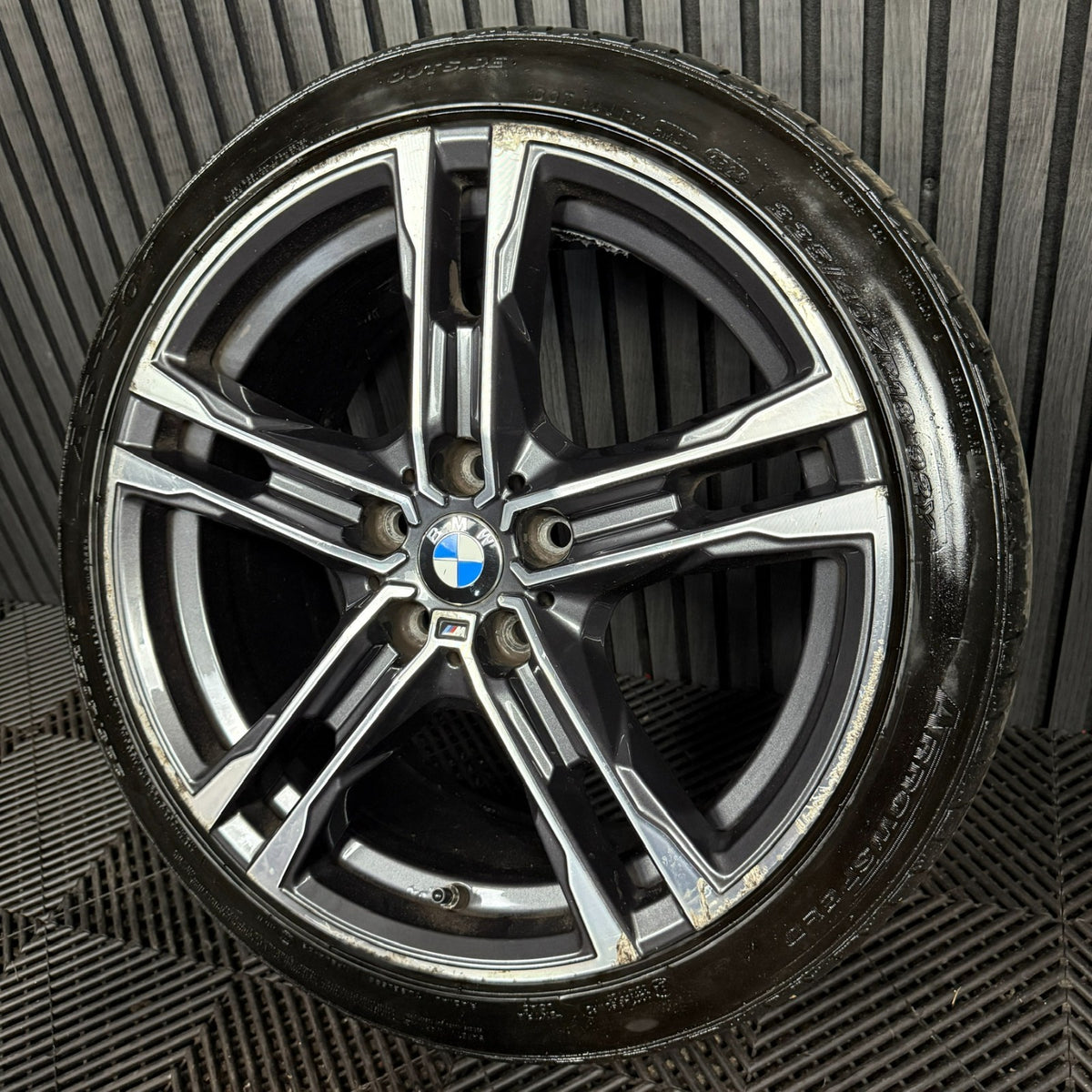 1x 18'' BMW 1 Series 819 M Sport 2 F40 F44 Alloy Wheels Tyre 8092352 Genuine OEM