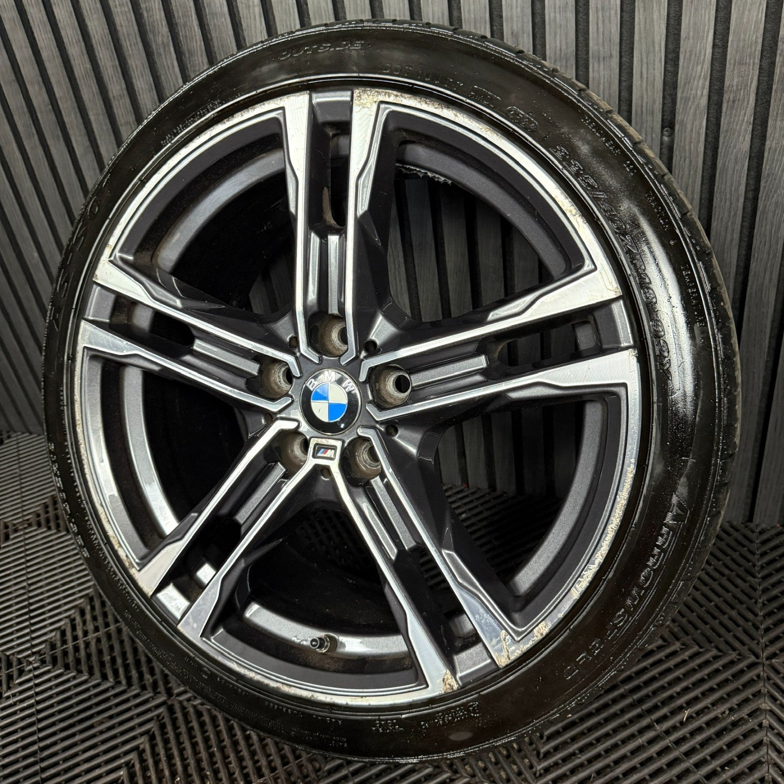 1x 18'' BMW 1 Series 819 M Sport 2 F40 F44 Alloy Wheels Tyre 8092352 Genuine OEM