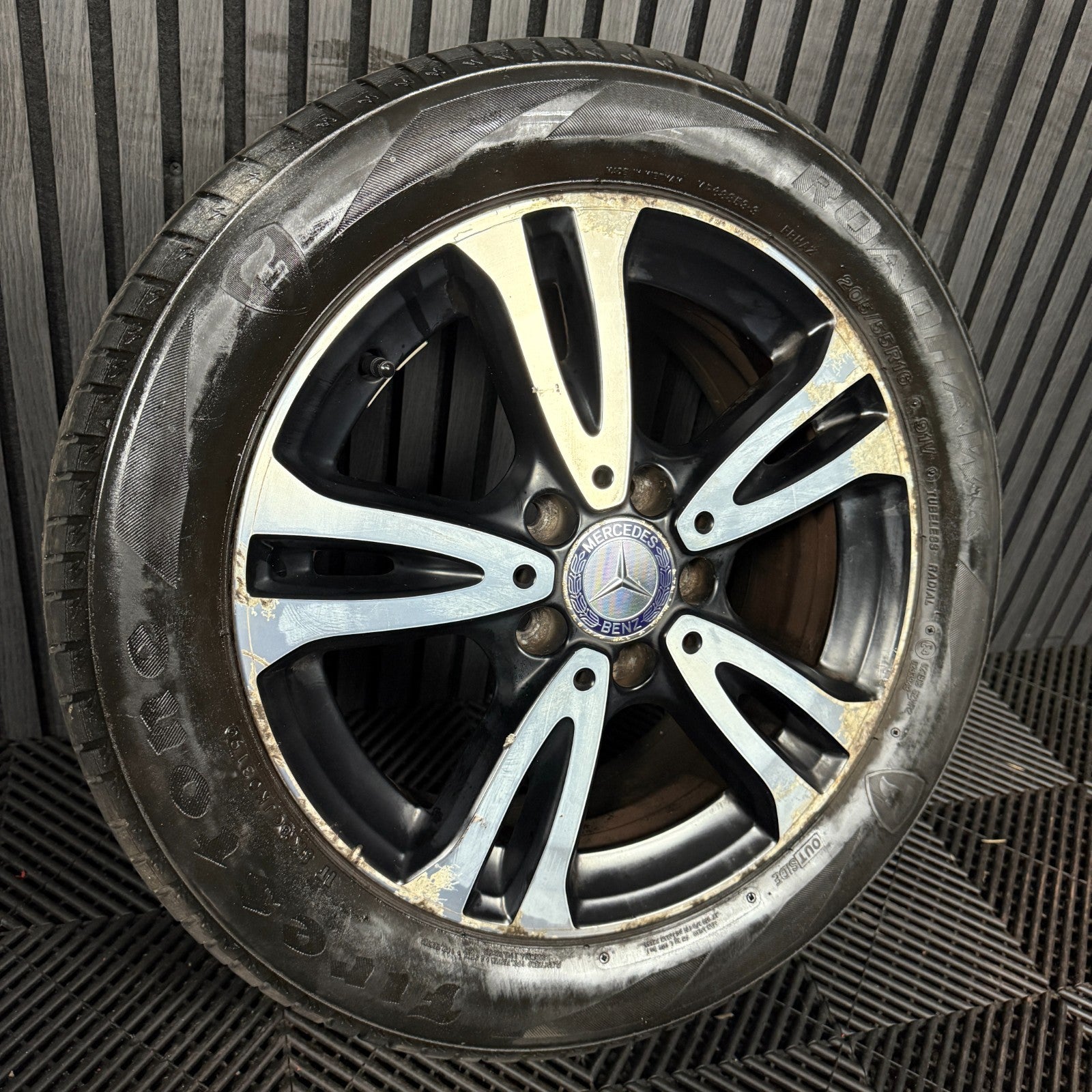 1X 16'' GENUINE MERCEDES A B CLASS CLA BLACK DC ALLOY WHEEL TYRE A2464010000