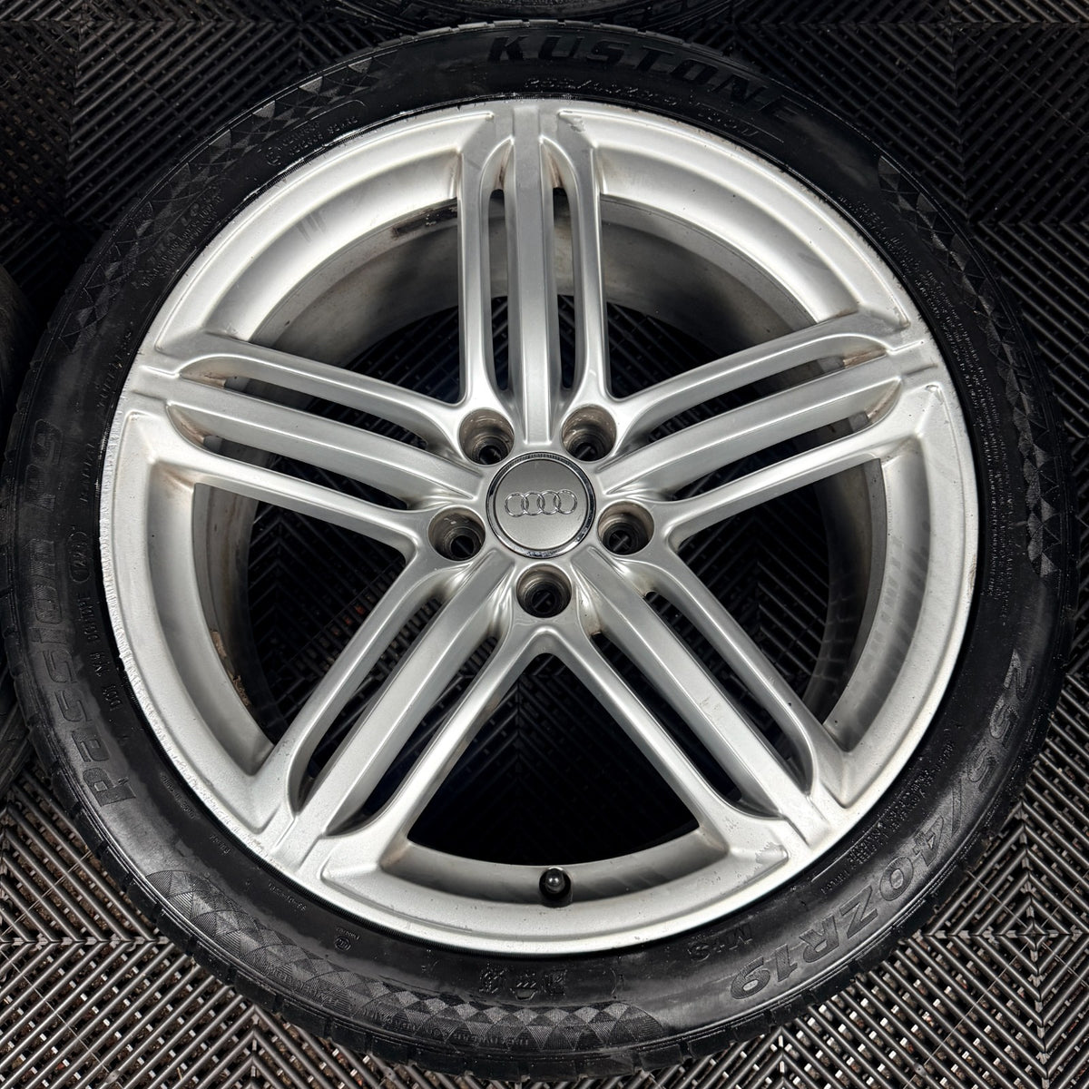 19'' Audi Q3 S Line 5 Triple Segment Wheels Tyres Alloys 8U0601025AC Genuine