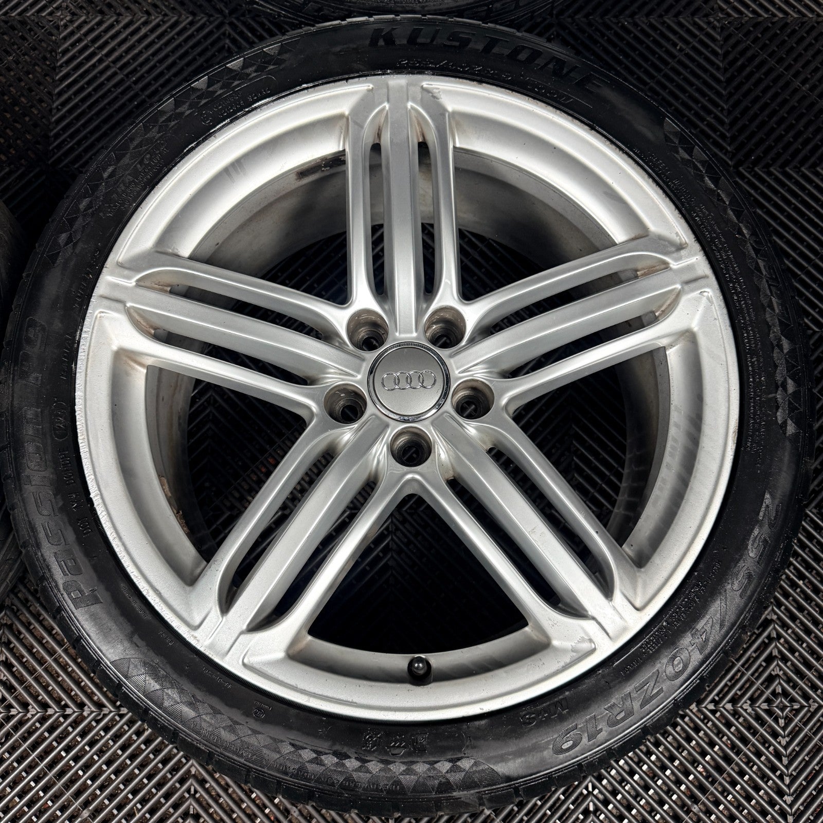 19'' Audi Q3 S Line 5 Triple Segment Wheels Tyres Alloys 8U0601025AC Genuine