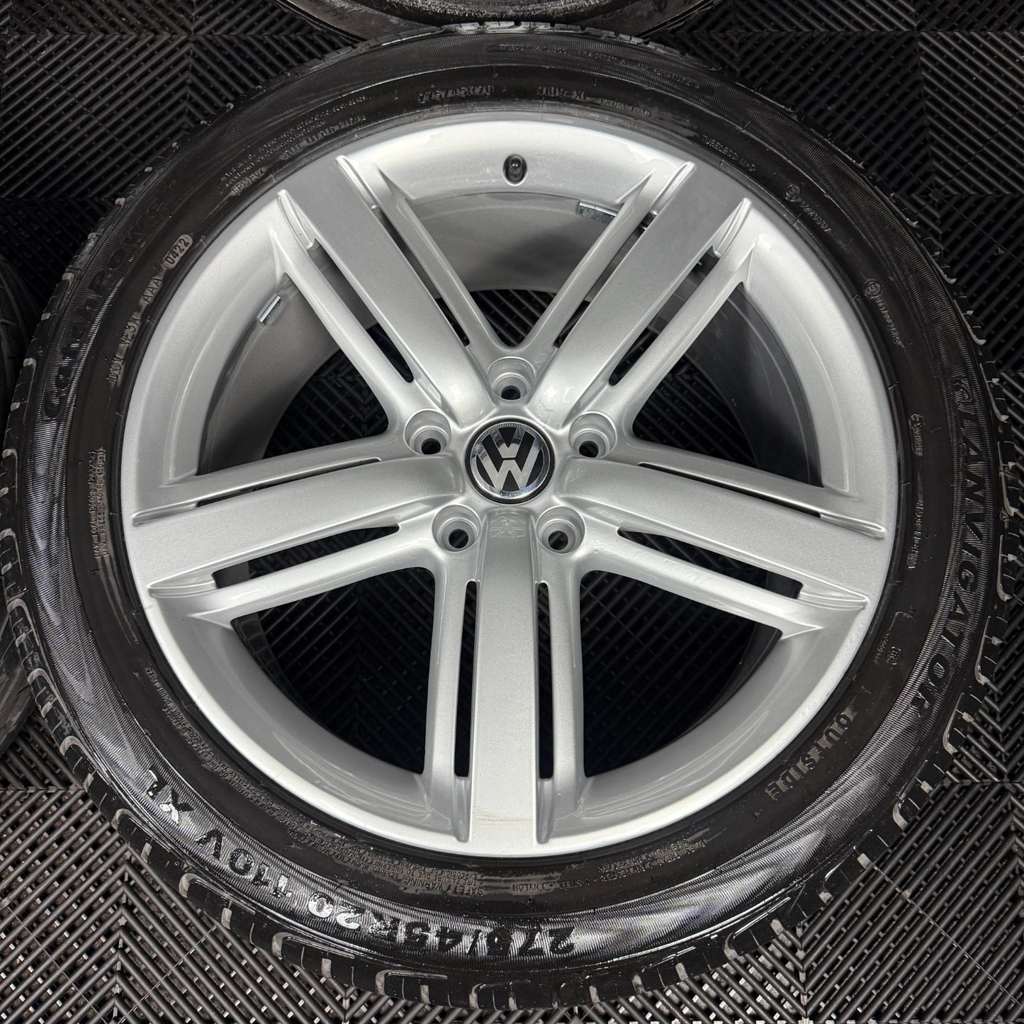 20'' GENUINE VW TOUAREG METROPOLITAN SILVER ALLOY WHEELS ALLOYS TYRES 7P6601025G