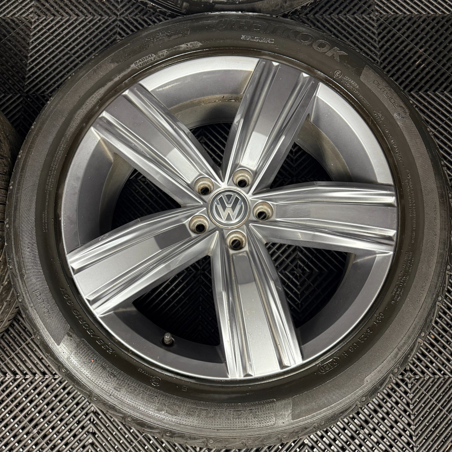 19'' GENUINE VW TIGUAN VICTORIA MK2 ALLOY WHEELS TYRES ALLOYS 5NA601025C